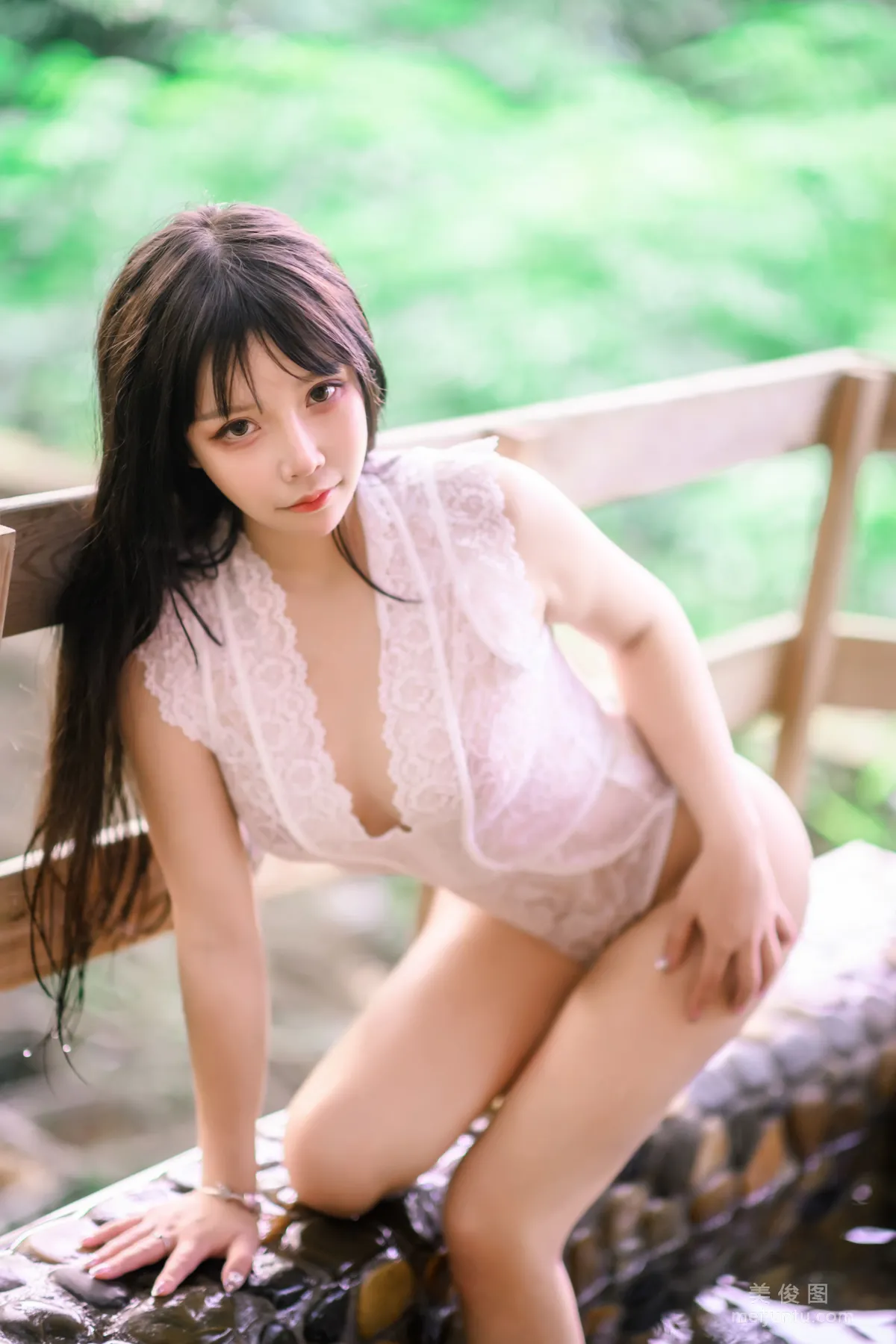 二次元妹子抱走莫子aa 《室外性感》 写真集56