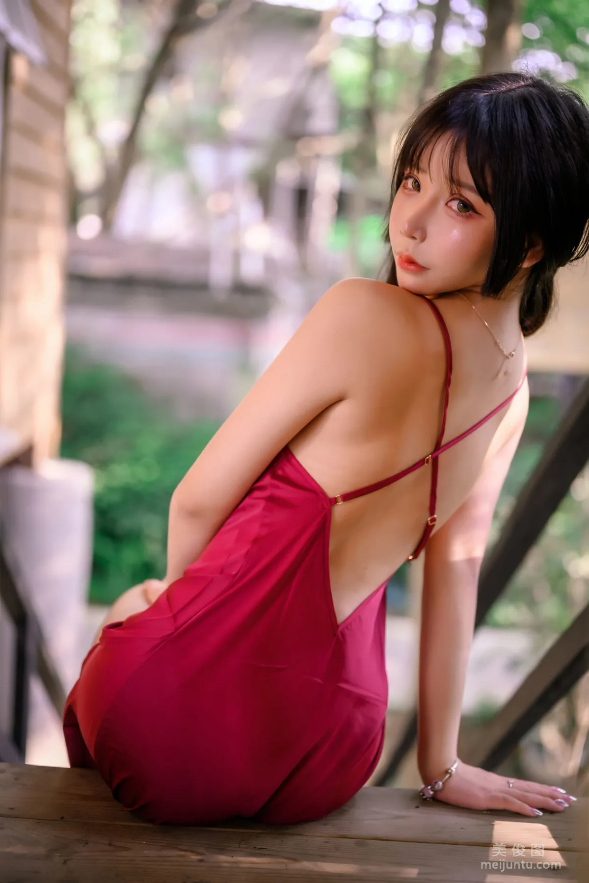 二次元妹子抱走莫子aa 《室外性感》 写真集30