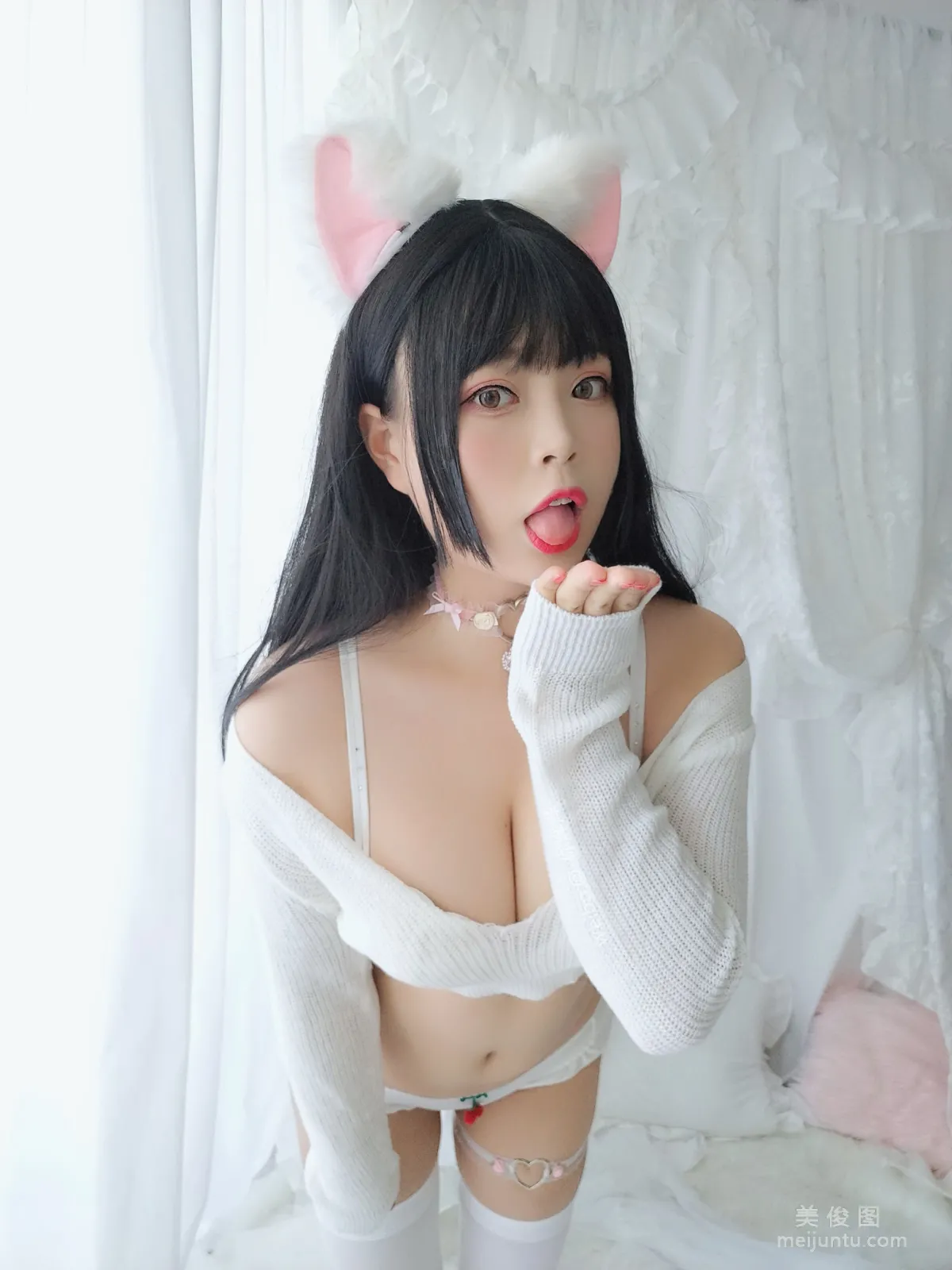 [COS福利] 萌系小姐姐-白烨- 《小奶猫》写真集19