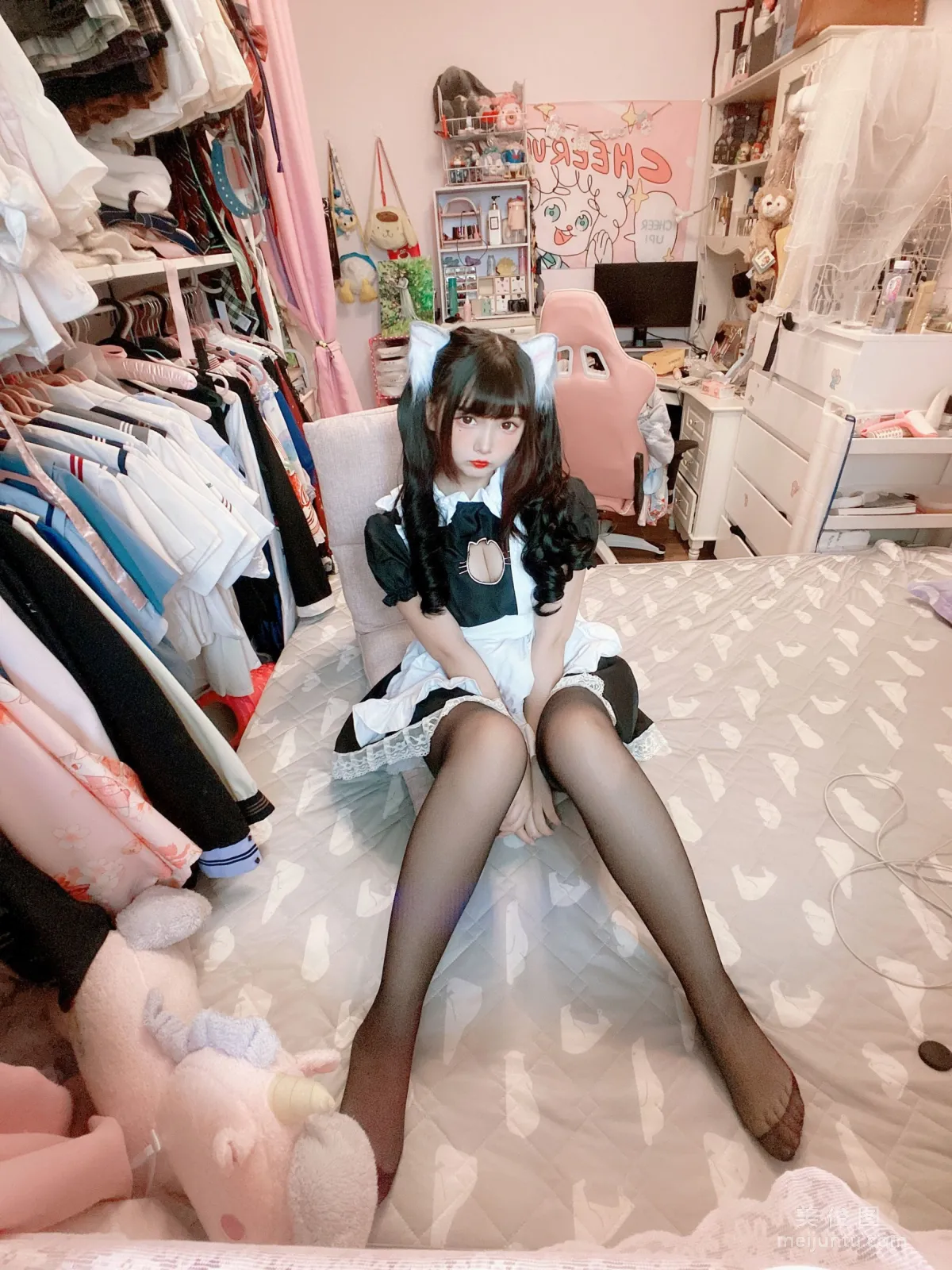 古川kagura 《黑丝开胸 猫耳女仆》 写真集38