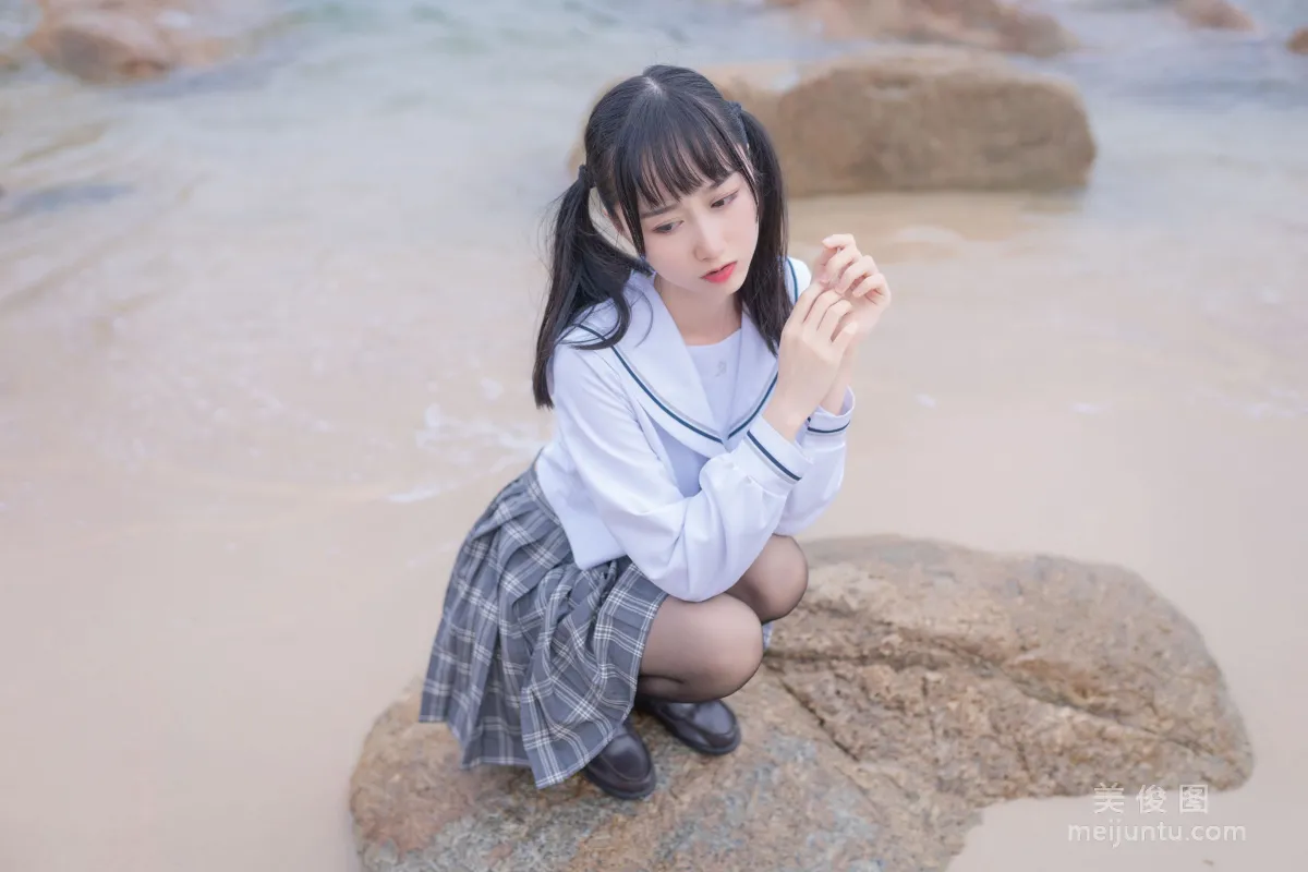 [COS福利] 小姐姐木绵绵OwO 《海边JK》 写真集21