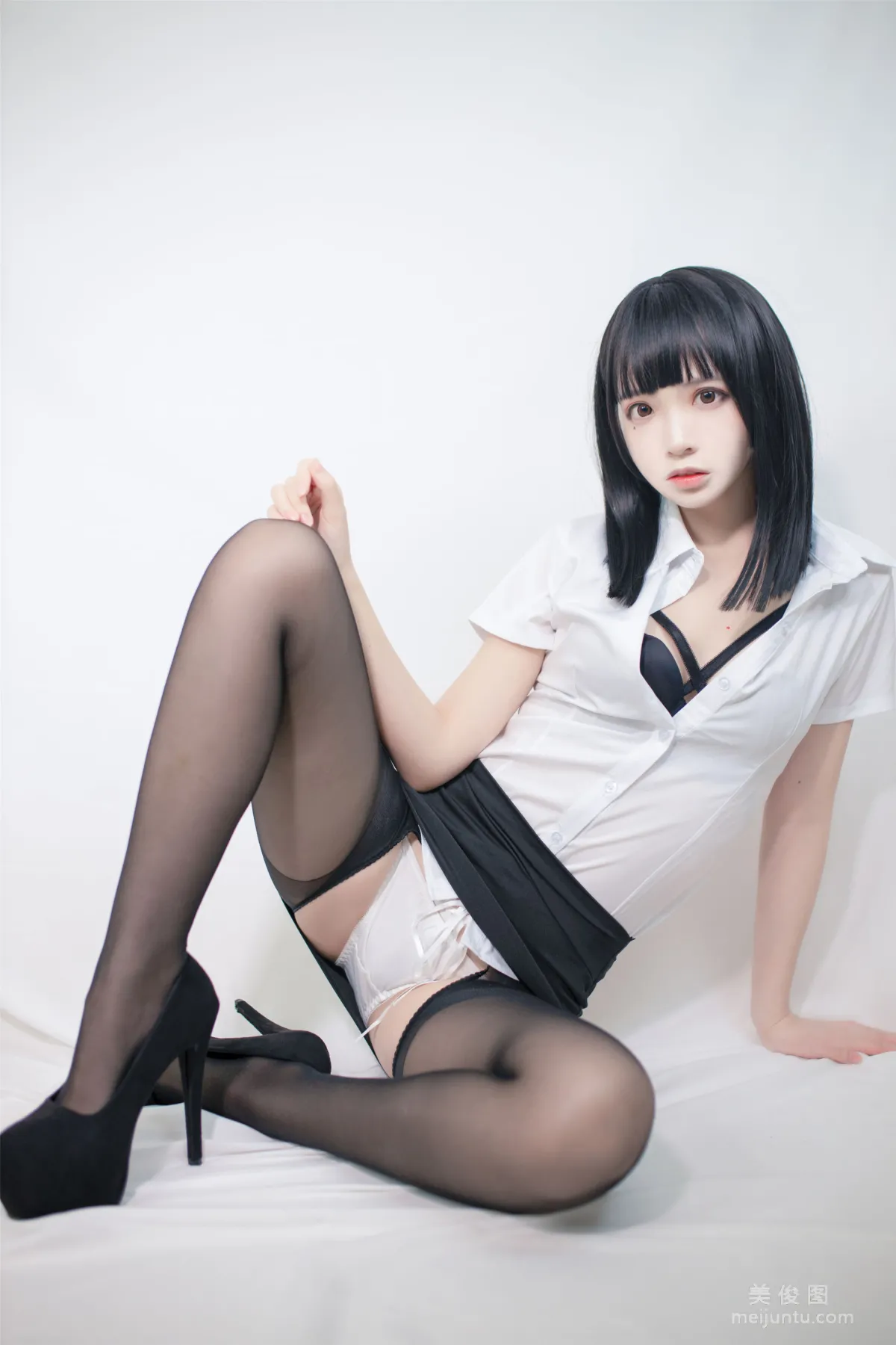 [COS福利] 疯猫ss 《OL制服》 写真集20