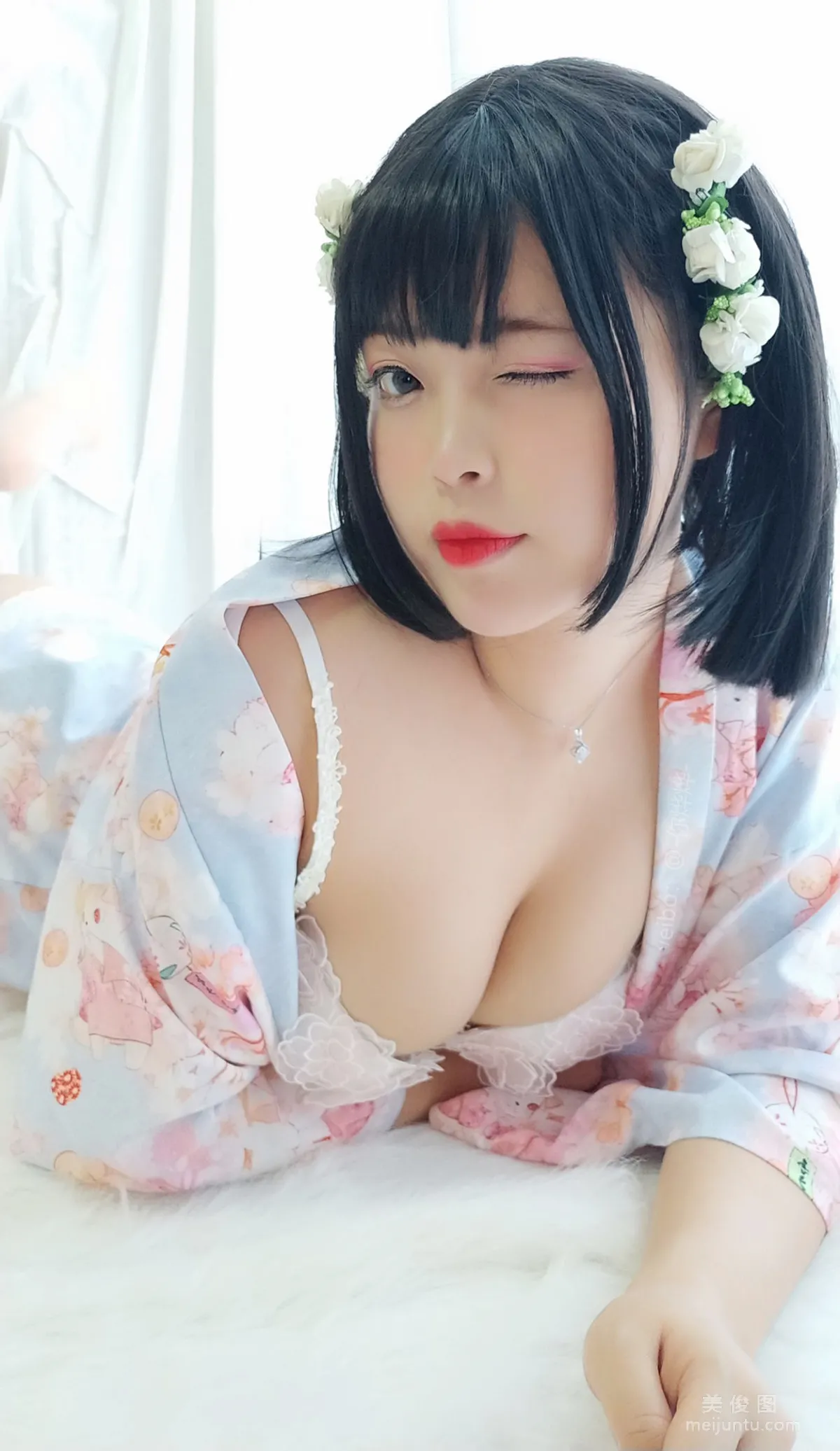 [COS福利] 萌系小姐姐-白烨- 《花与酒与少女》 写真集29