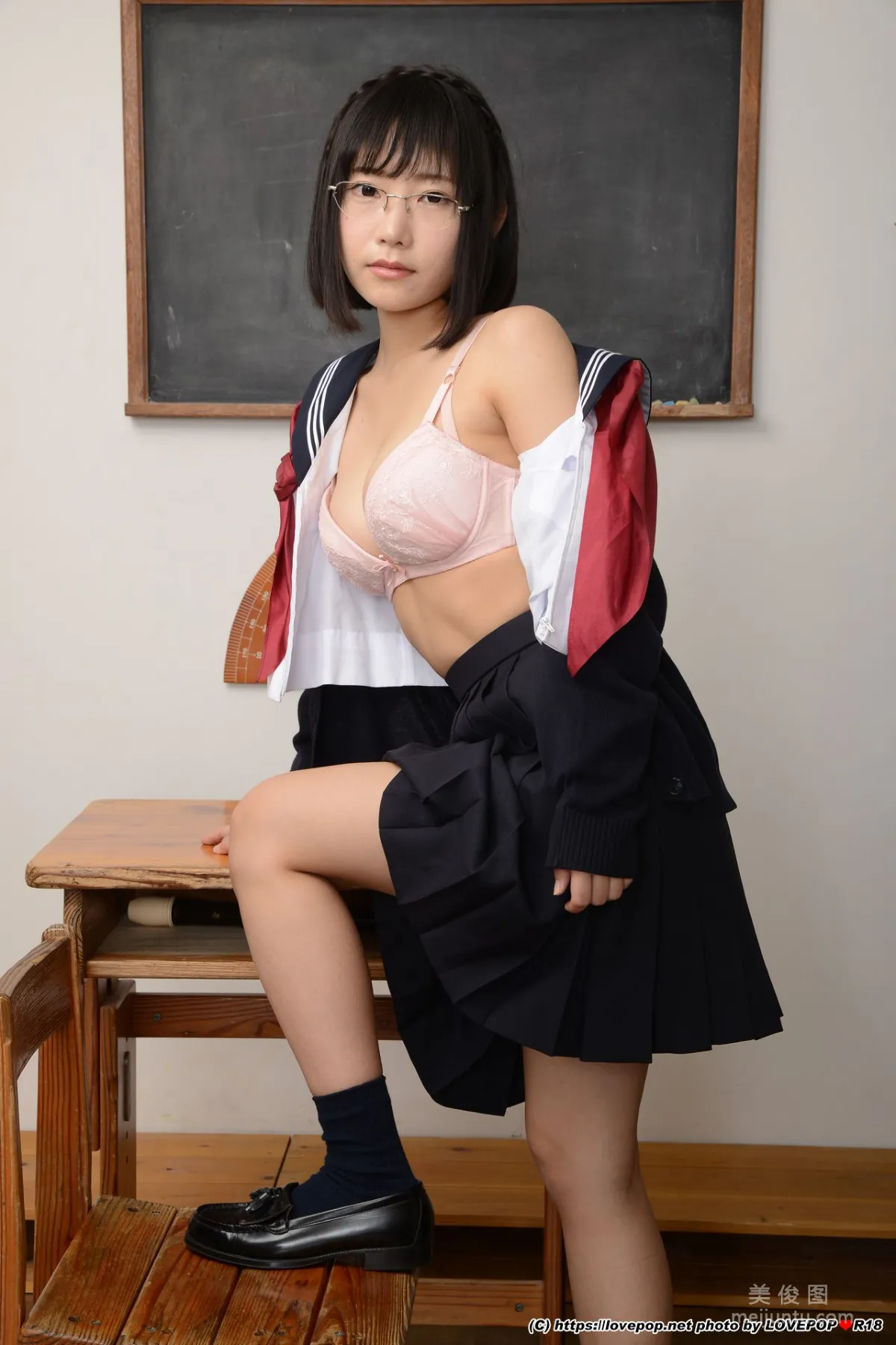 [LOVEPOP] Yui Shirasaka 白坂有以 Photoset 0142