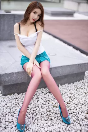 [語畫界XIAOYU] Vol.375 绯月櫻-Chery - 紫色的極緻性感絲襪美腿