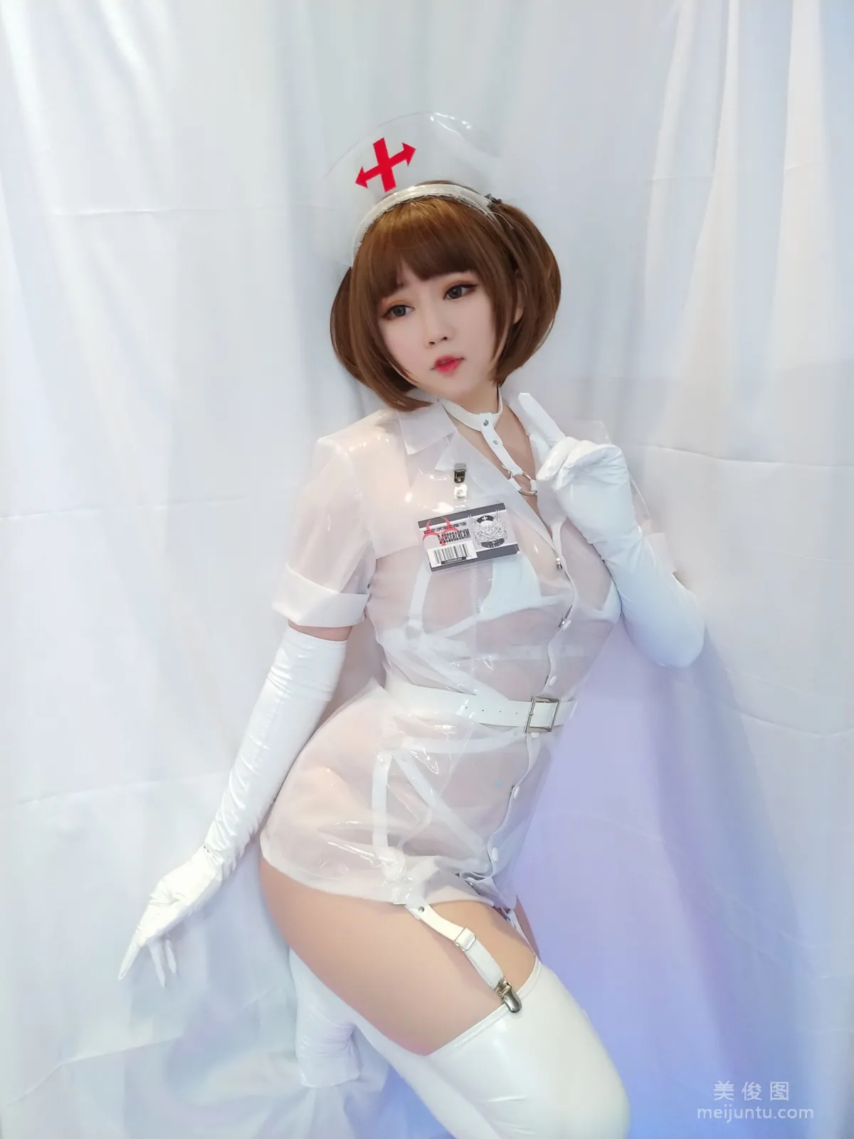 [Cosplay] 蜜桃少女是依酱呀 - 专属护士4