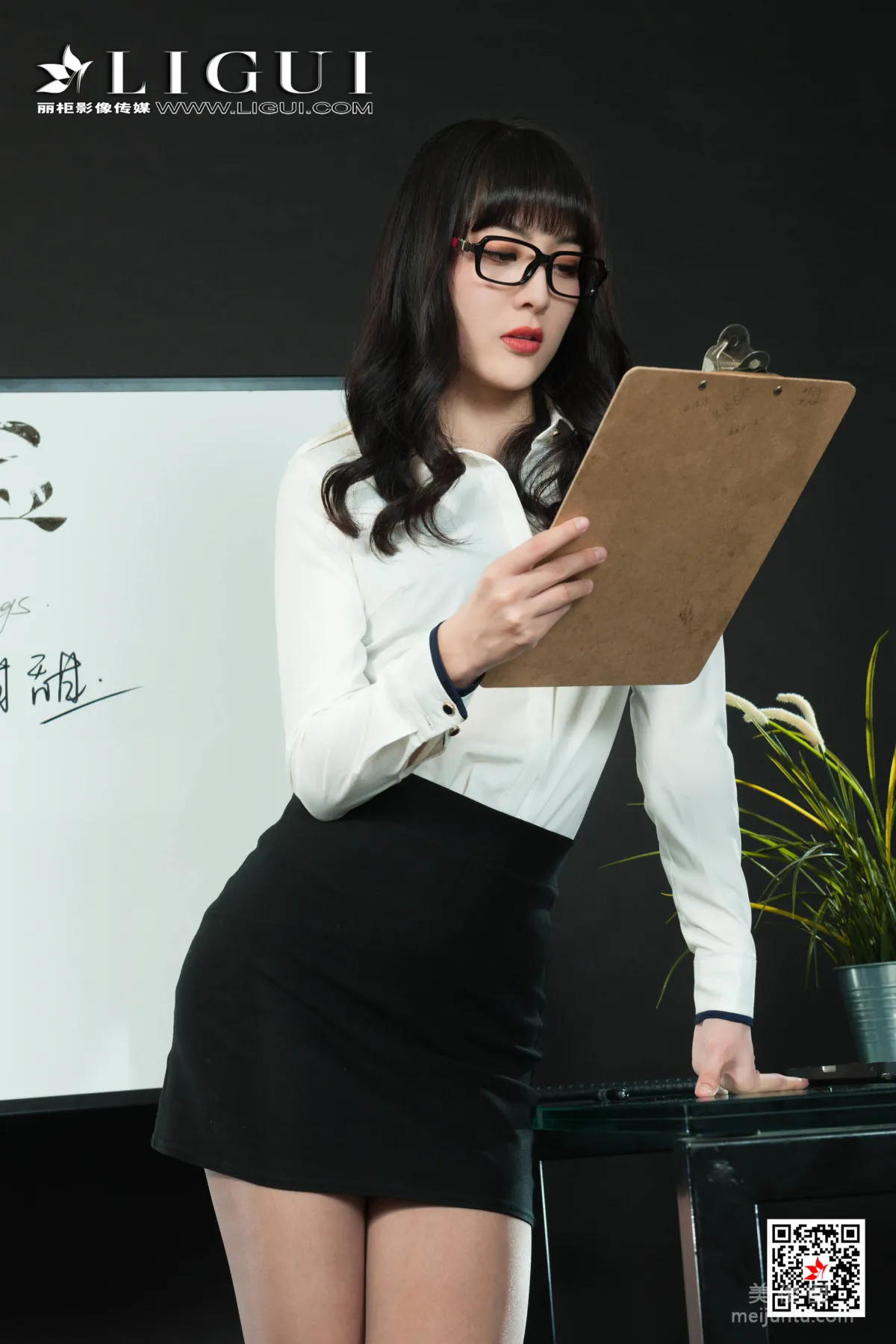 [丽柜Ligui] 网络丽人 Model 芒果 - 灰丝OL长腿秘书7