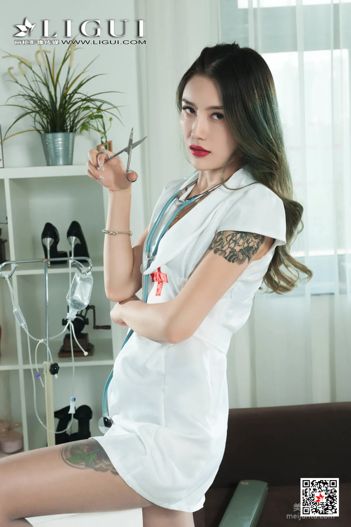 [丽柜Ligui] Model 甜甜 - 情趣黑丝护士 9