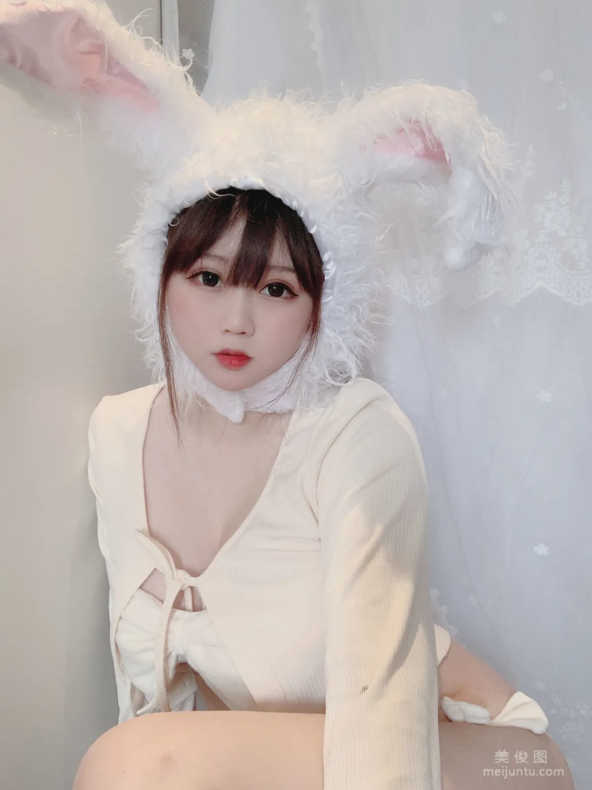 [网红COSER] 蜜桃少女是依酱呀 - 小白兔 写真集29