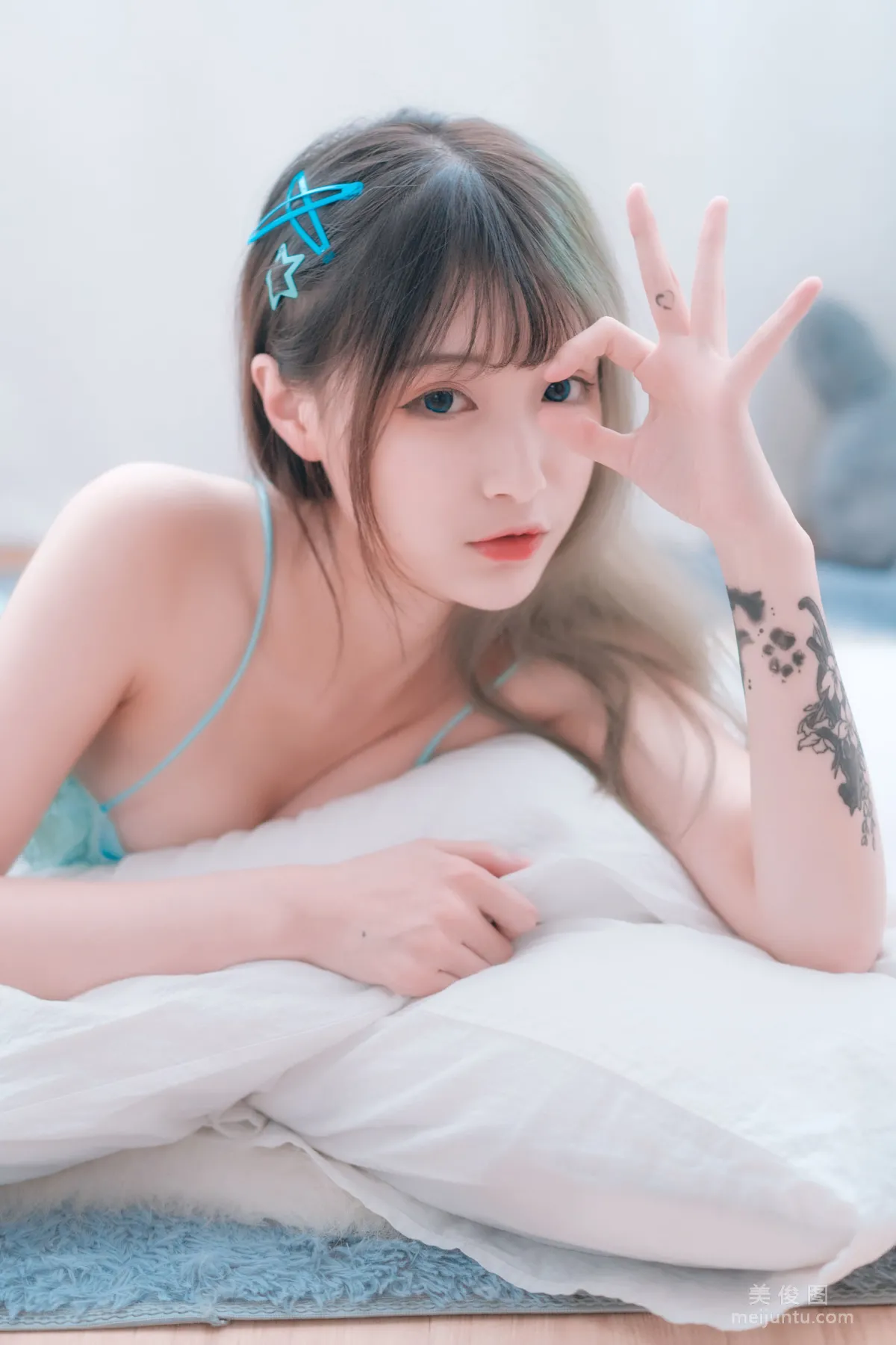 [网红COSER] 动漫博主铁板烧鬼舞w - 露背 写真集19