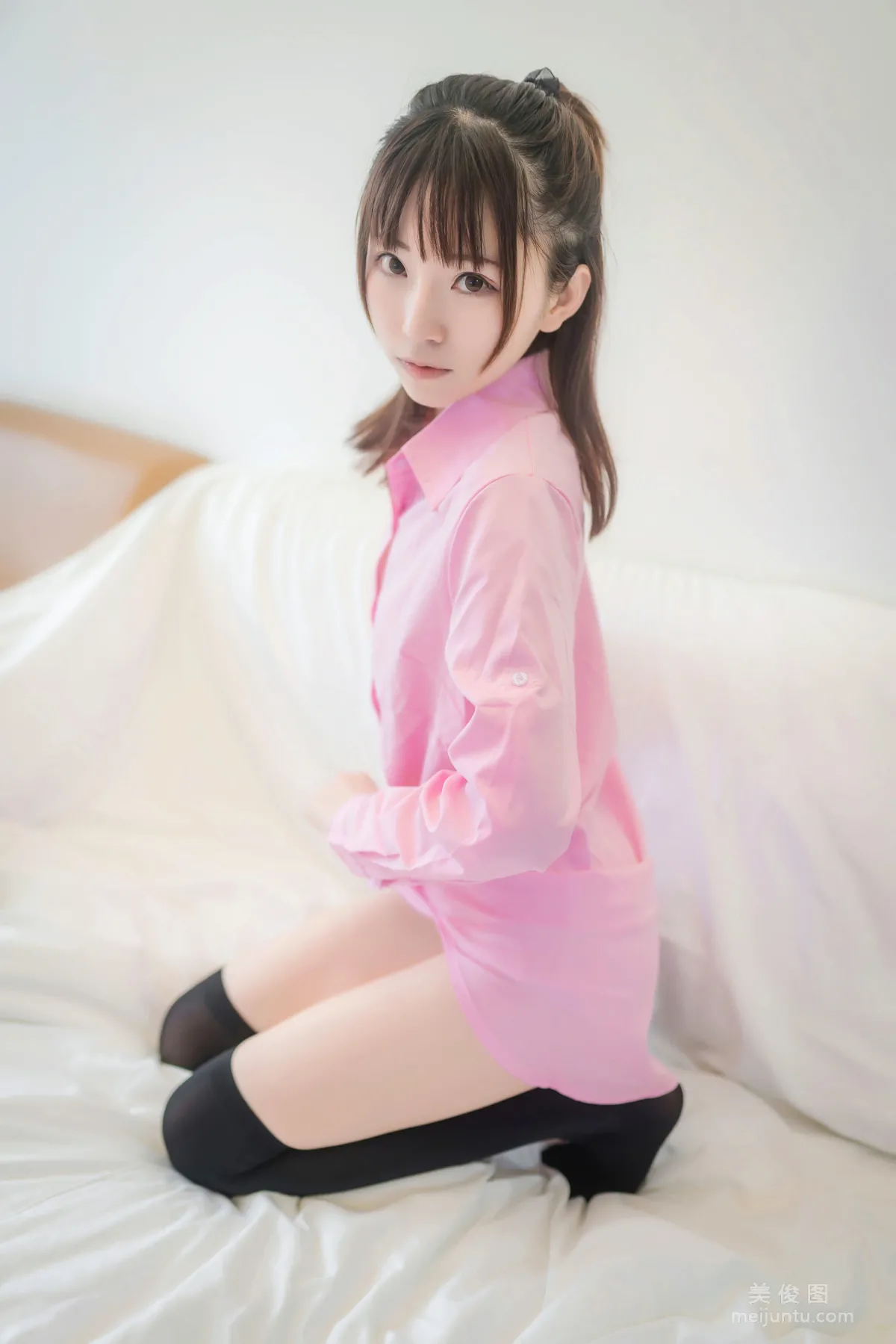 [网红COSER] Kitaro_绮太郎 - 粉色衬衫 写真集32