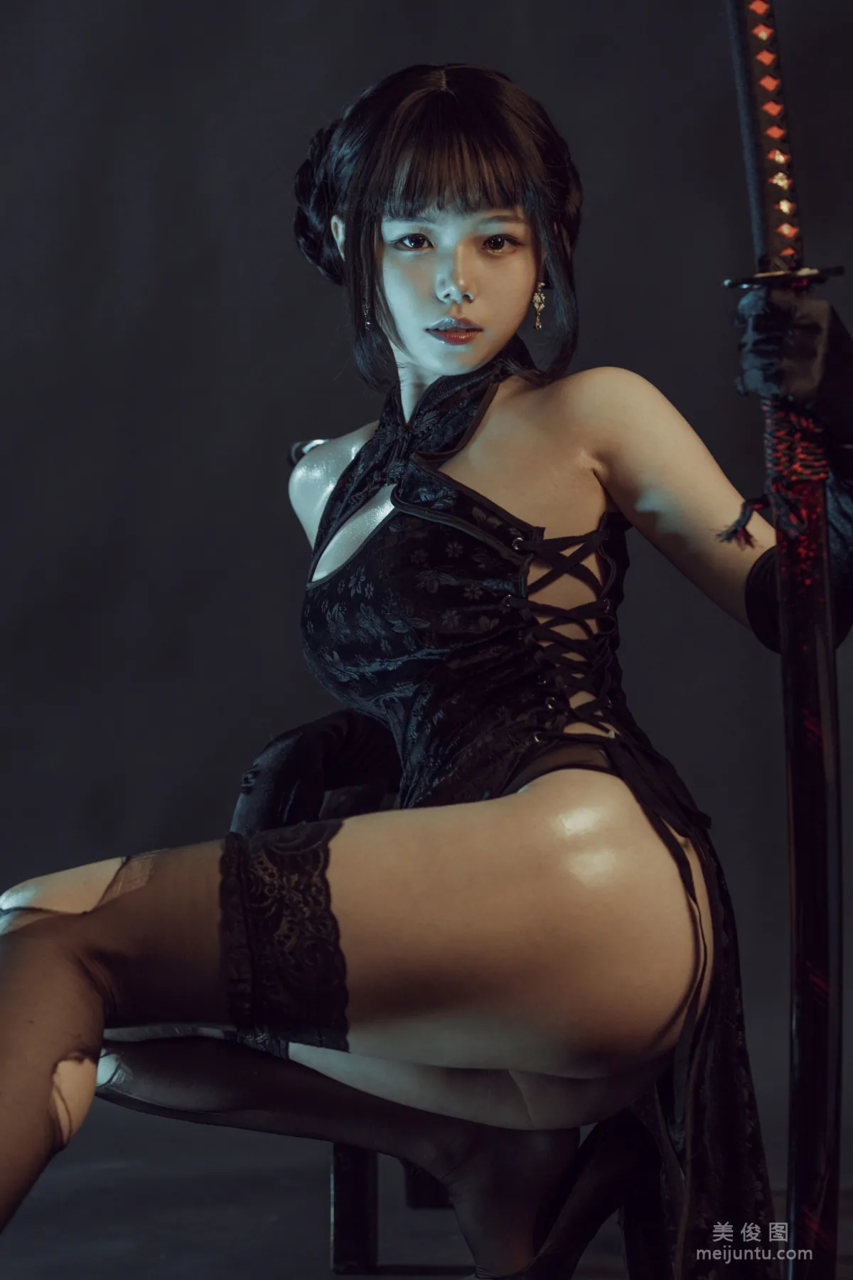 [网红COSER] 七月喵子 - 黑旗袍 写真集15