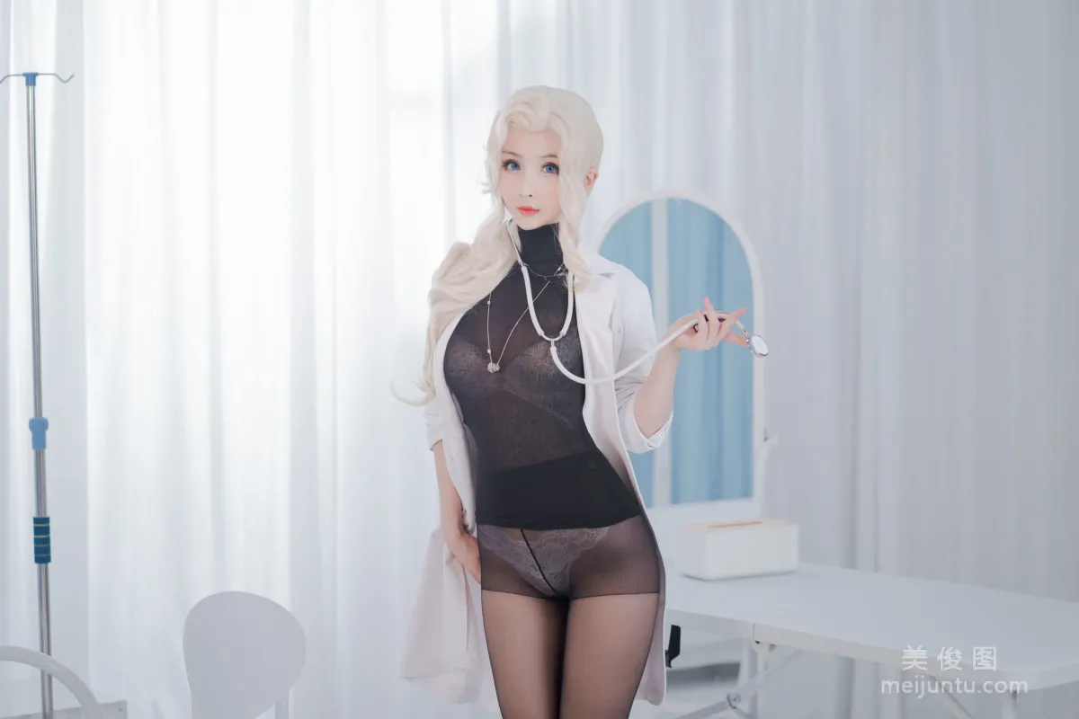 [网红COSER] rioko凉凉子 - 透视装的校医大姐姐29