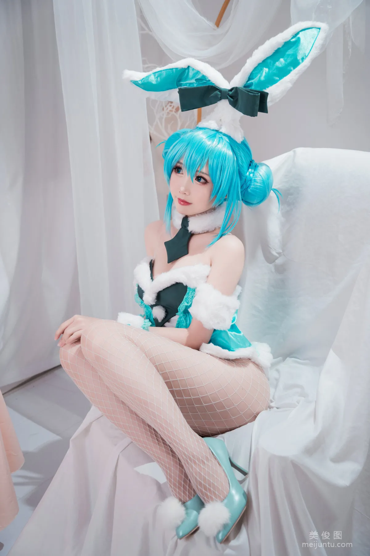 [网红COSER] 面饼仙儿 - 初音兔女郎 写真集14