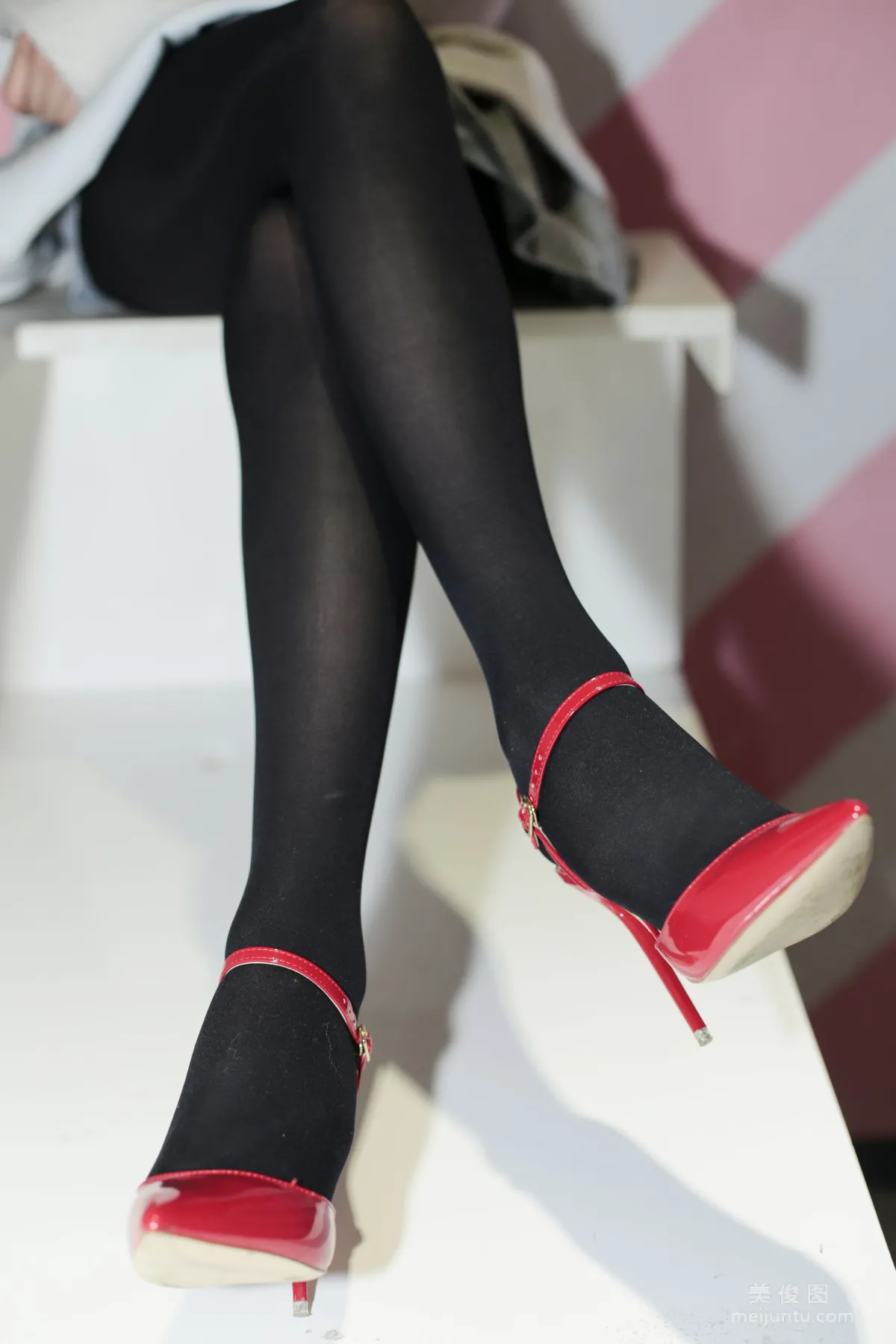 [奈丝] NO.077 猫璃 - 纯黑的丝 正红的鞋14