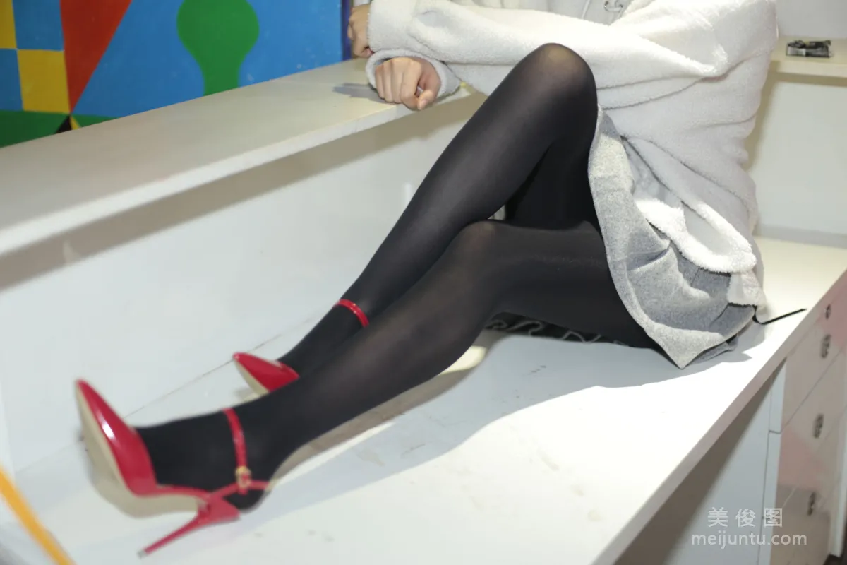 [奈丝] NO.077 猫璃 - 纯黑的丝 正红的鞋5
