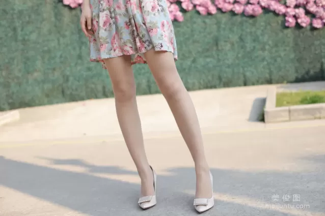 [奈丝] NO.076 高高 - 花朵儿吊带裙