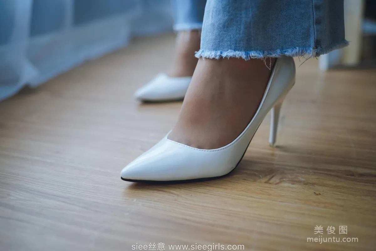 [丝意SIEE] No.471 文文 - 白色高跟鞋，裤里丝41