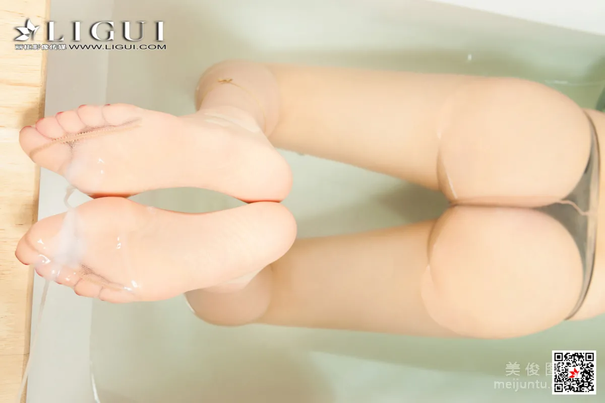 [丽柜Ligui] Model 安安 - 浴缸OL丝足43