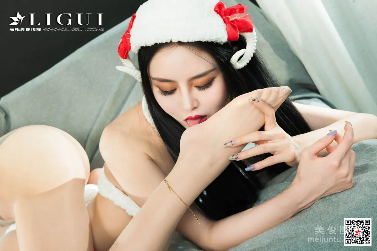 [丽柜Ligui] Model 蕊蕊&凉儿 - 圣诞丝足秀66