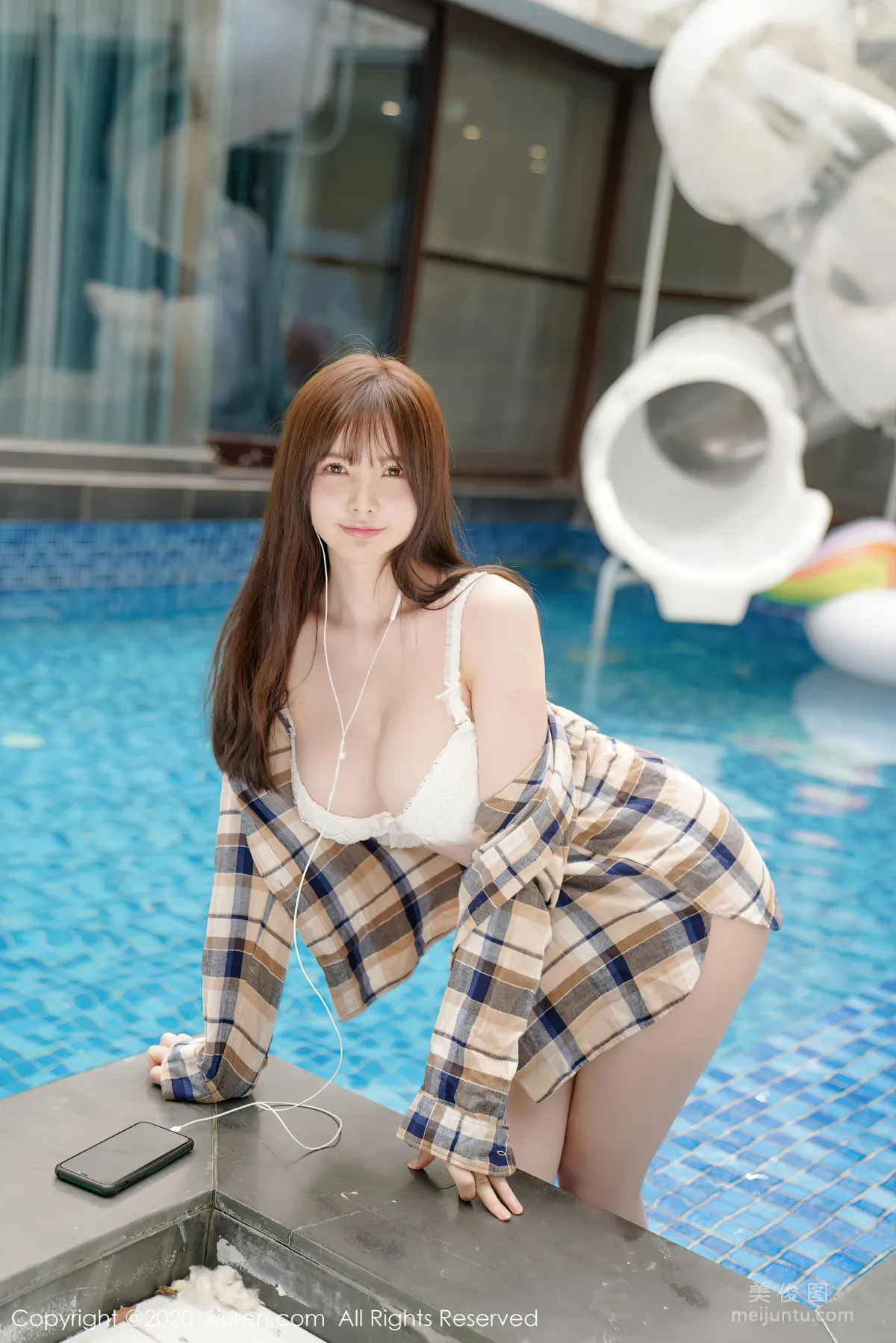 [秀人XiuRen] No.2708 糯美子Mini - 格子衬衫在泳池中淋漓性感绽放8
