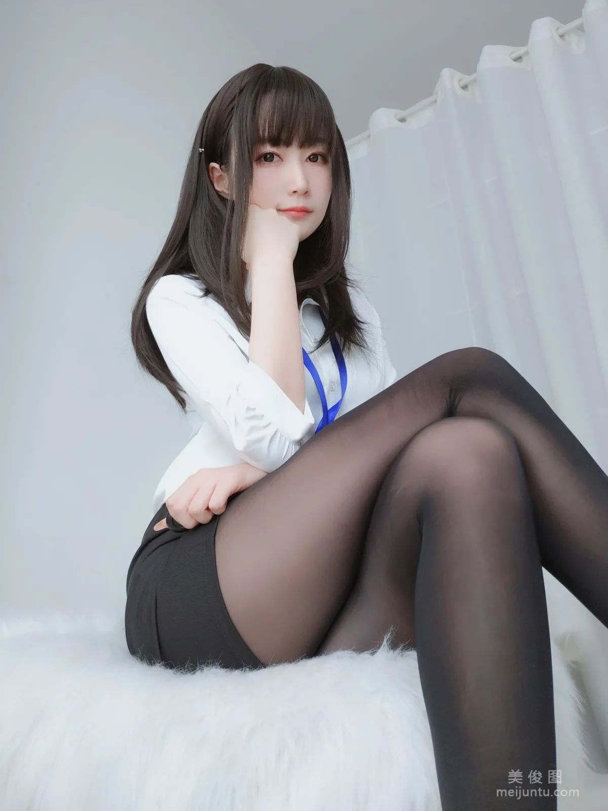 [Cosplay] Coser小姐姐白银 - 制服  写真套图2