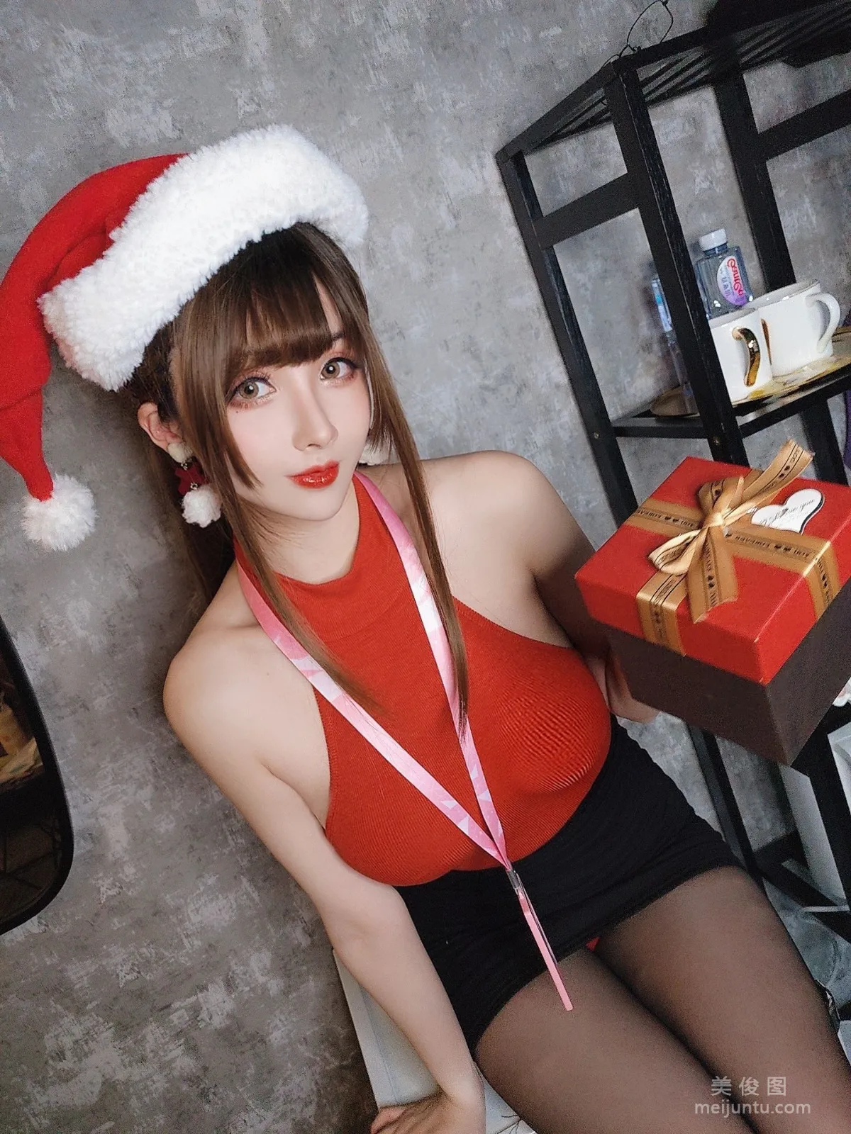 [COS福利] rioko凉凉子 - 社畜的快乐圣诞节2