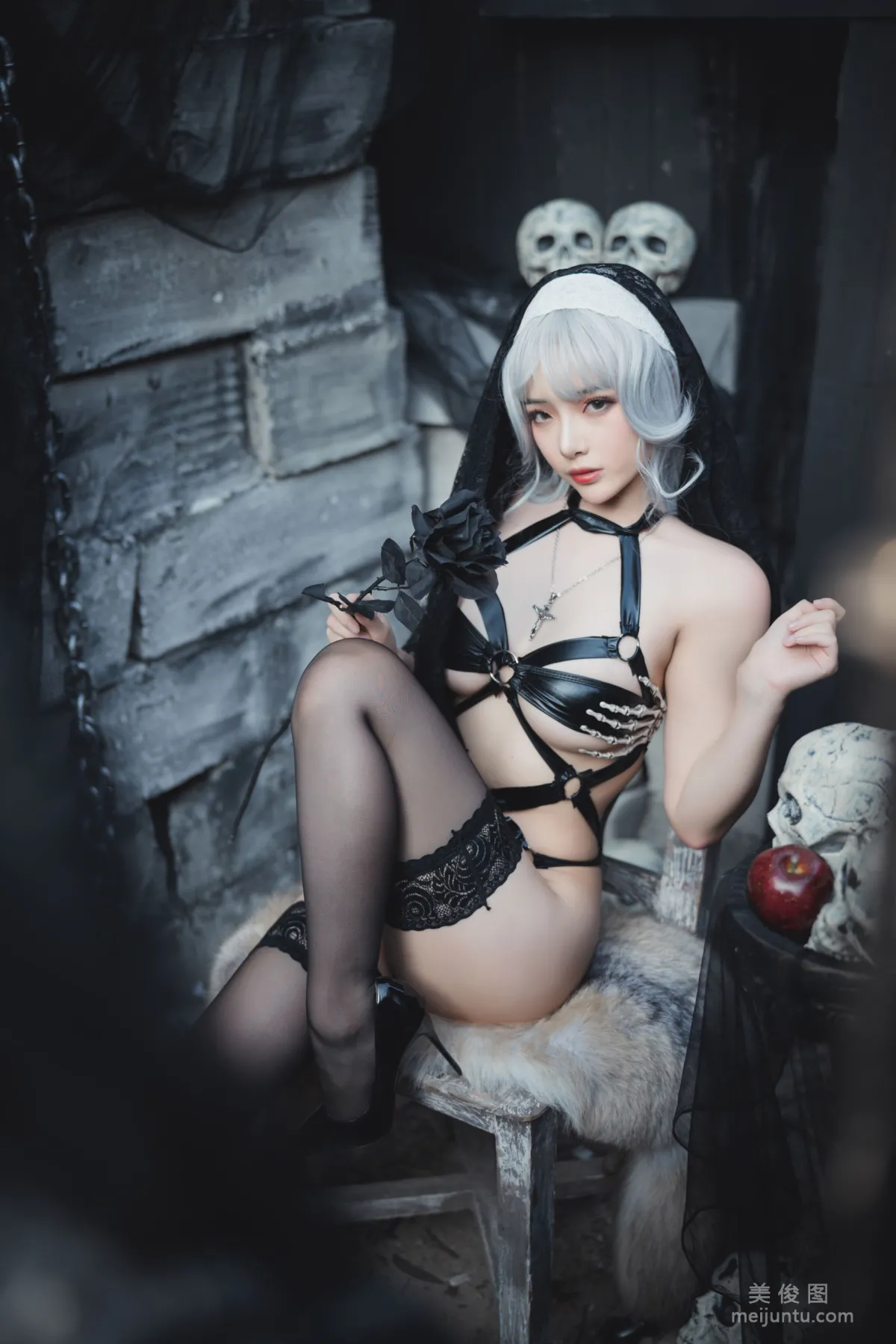 [Cosplay] 雯妹 - 暗黑修女17