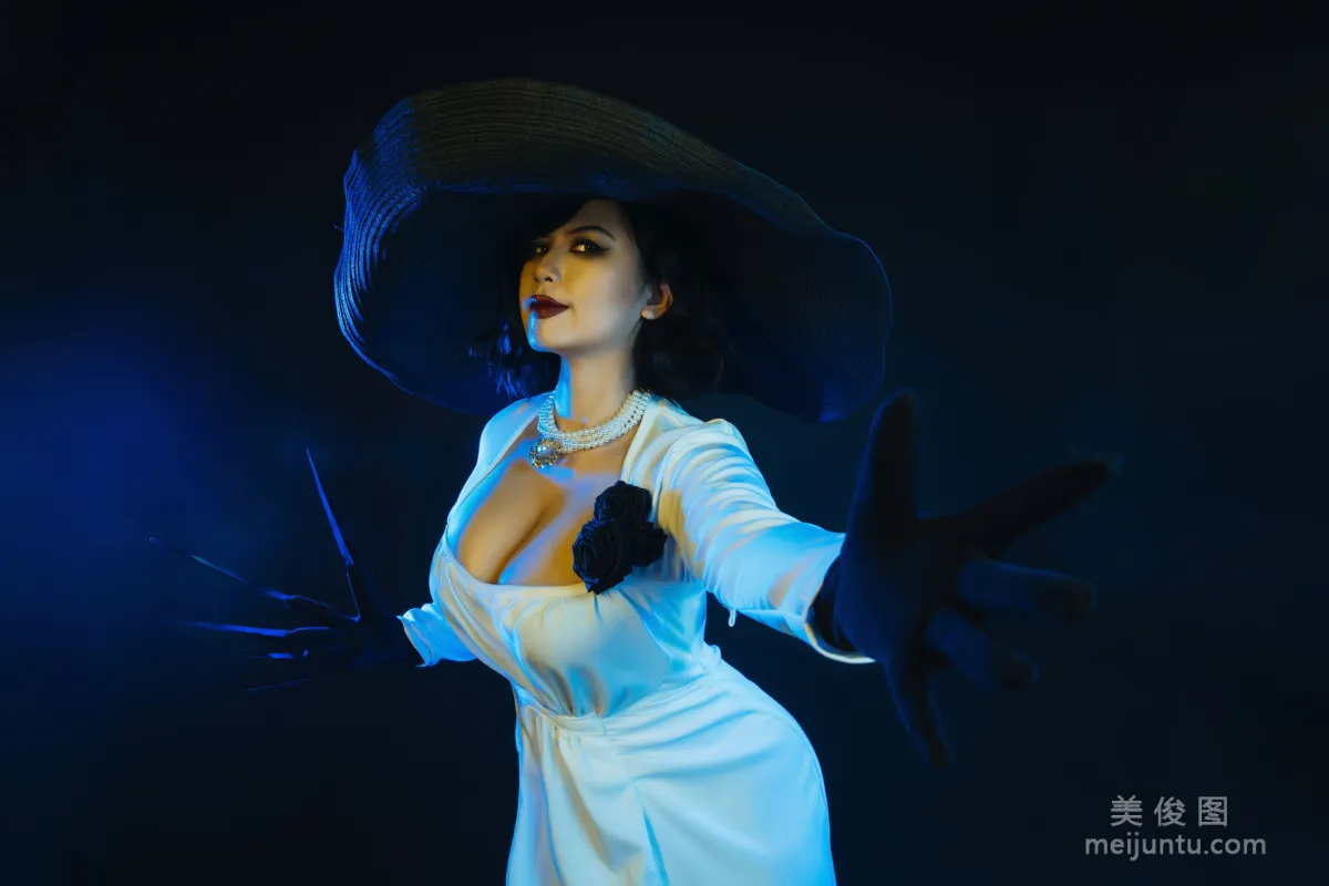 [网红COSER写真] Uy Uy - Lady Dimitrescu5