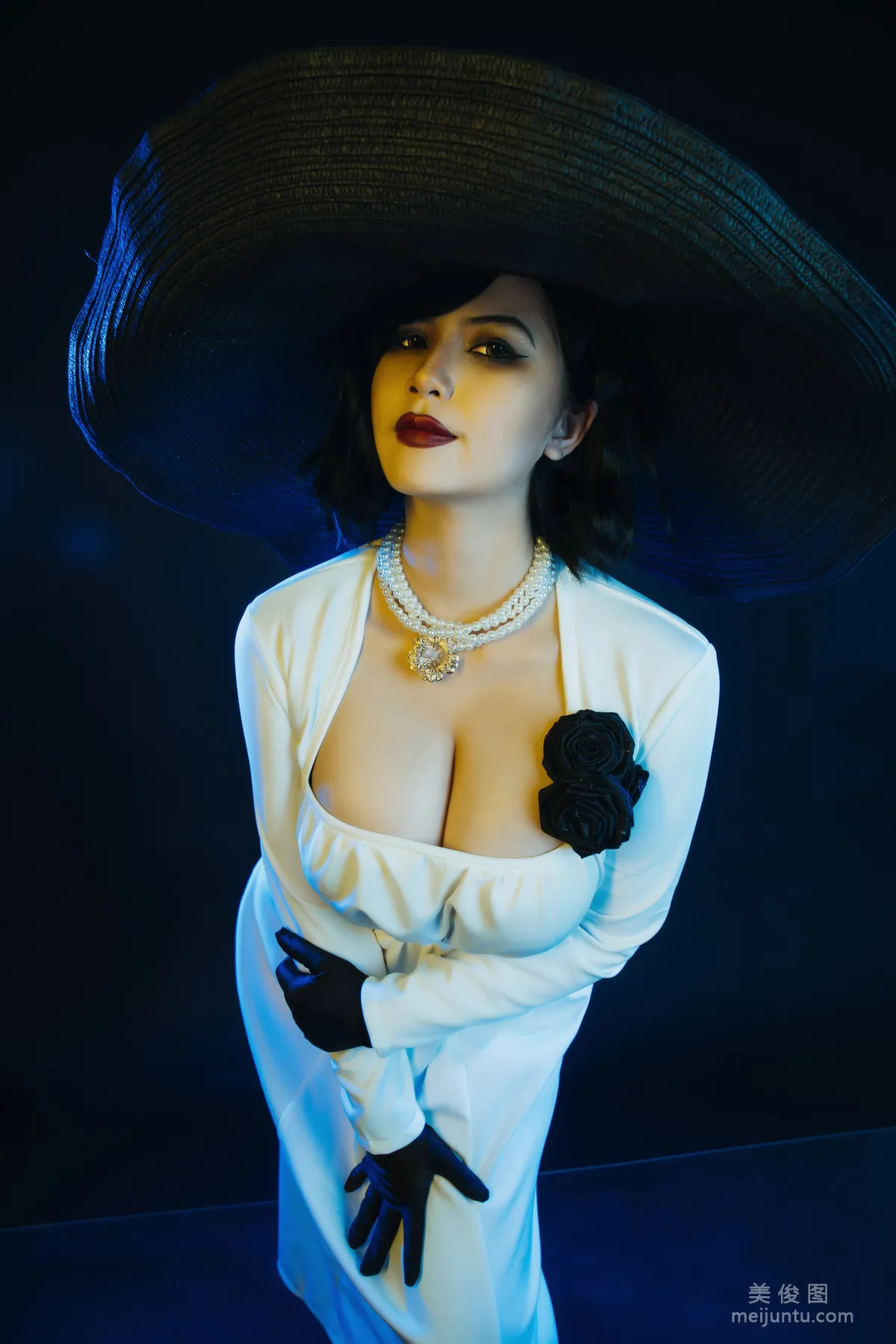 [网红COSER写真] Uy Uy - Lady Dimitrescu2