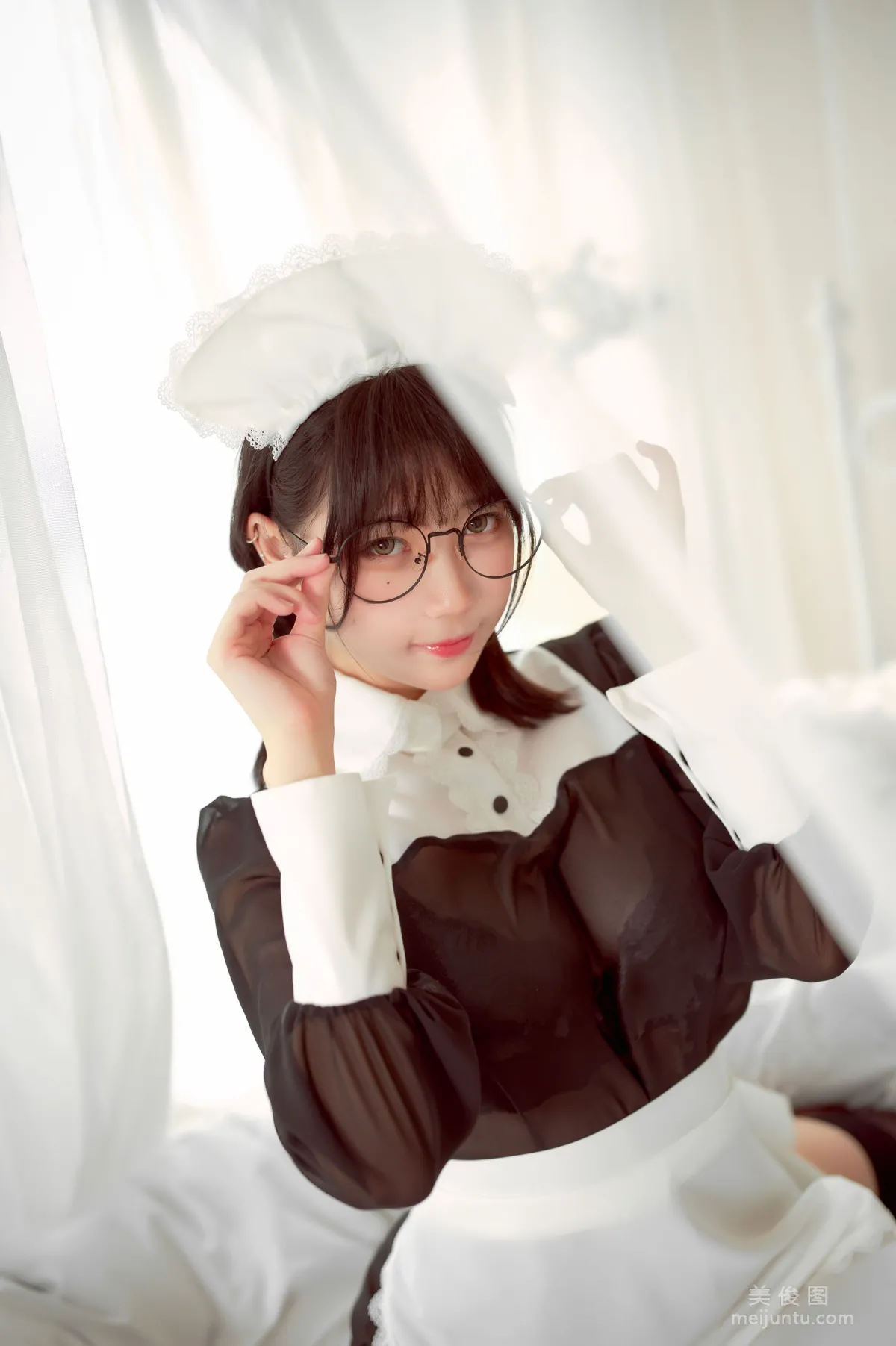 [网红COSER] 周叽是可爱兔兔 - 眼镜女仆20