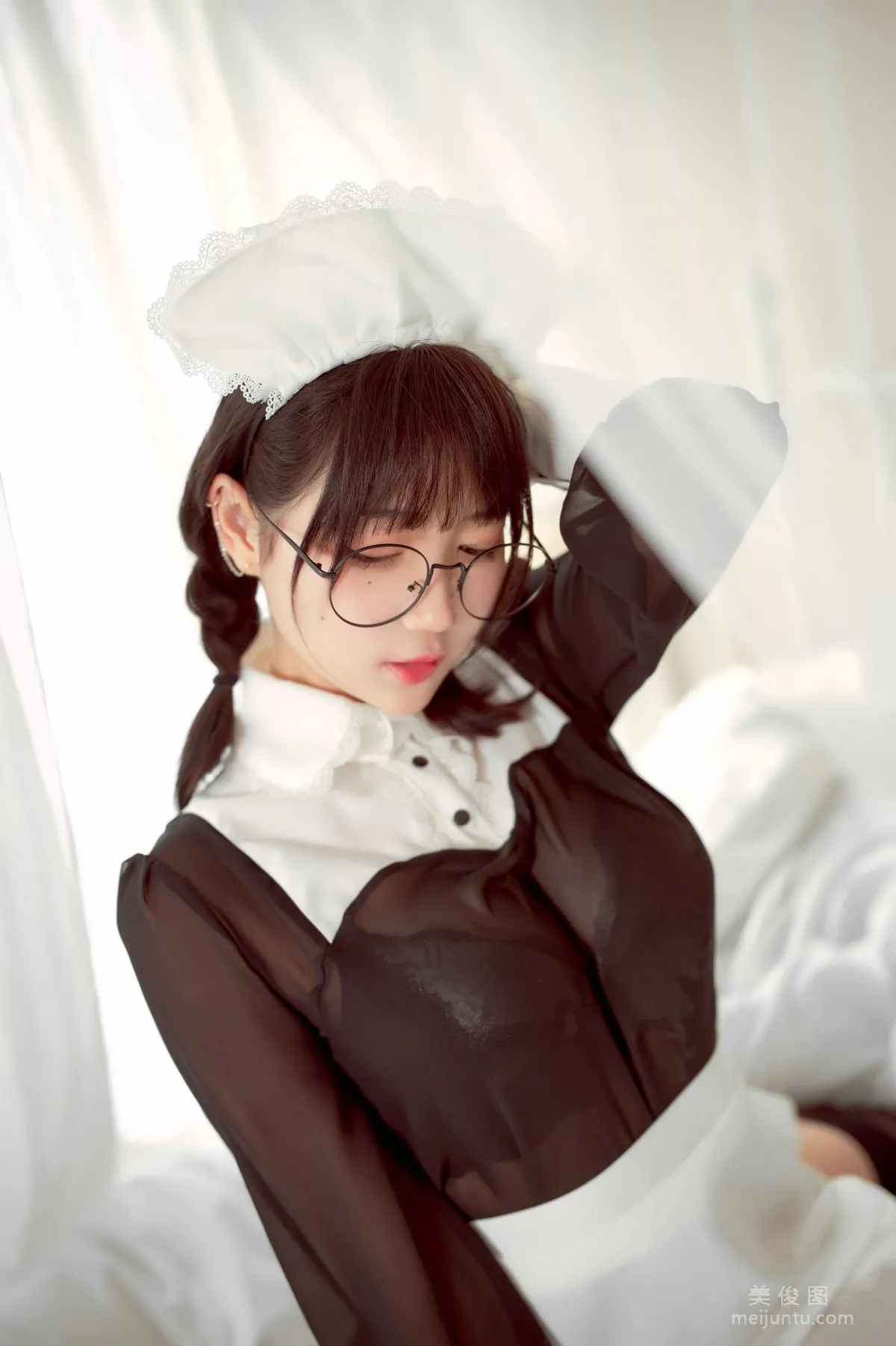 [网红COSER] 周叽是可爱兔兔 - 眼镜女仆19