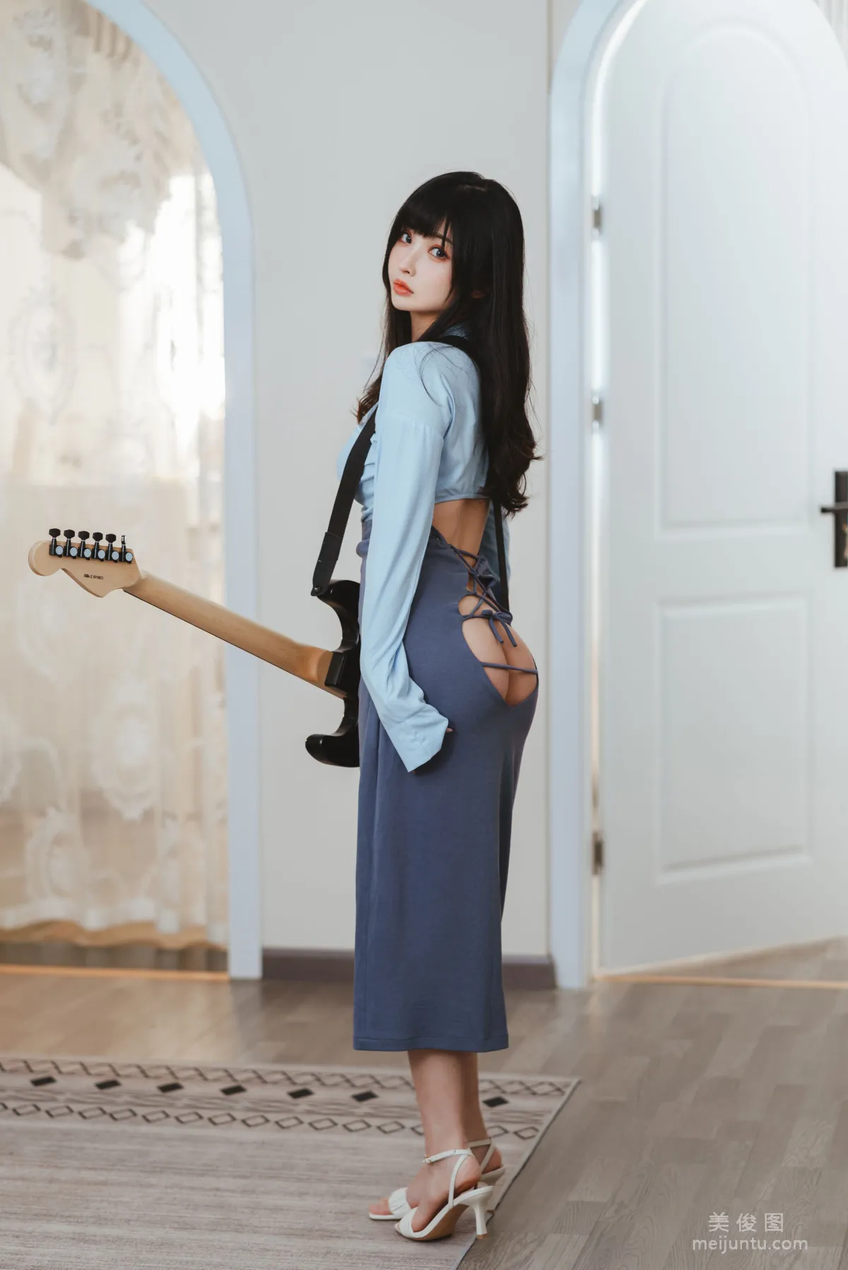 [网红COSER] rioko凉凉子 - 吉他妹妹系带裙32