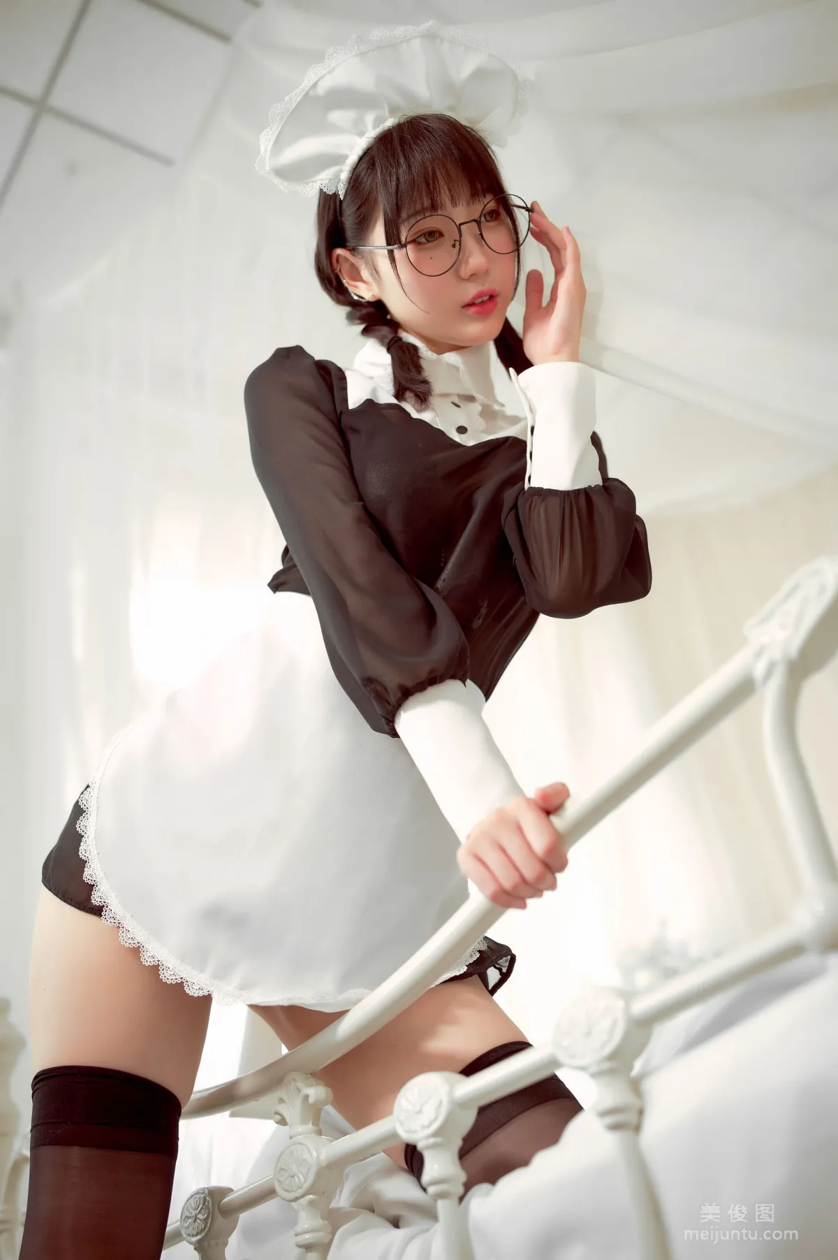 [网红COSER] 周叽是可爱兔兔 - 眼镜女仆25