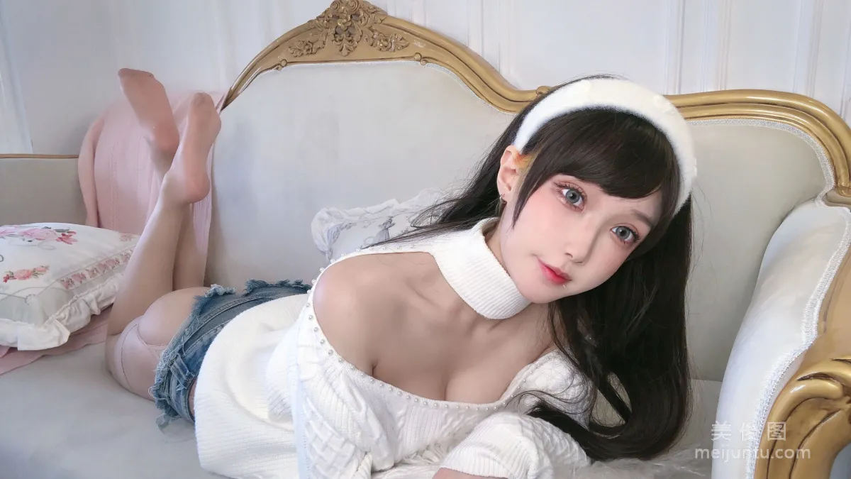 [网红COSER] 动漫博主阿包也是兔娘 - 纯欲女友32