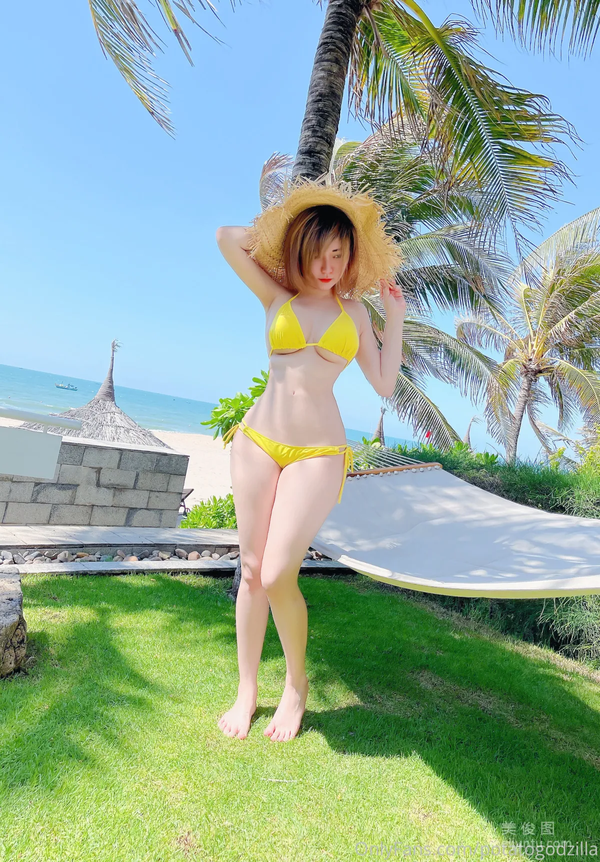 [网红COSER写真] Coser小姐姐Potato Godzilla - Yellow Bikini10