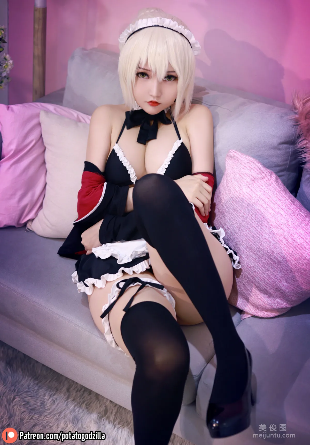 Coser小姐姐Potato Godzilla - Saber Alter Maid 套图20