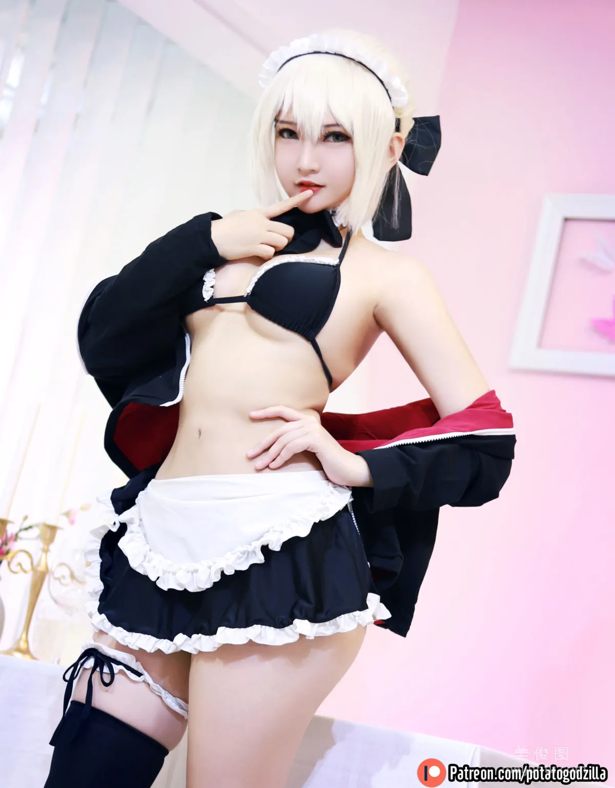 Coser小姐姐Potato Godzilla - Saber Alter Maid 套图8