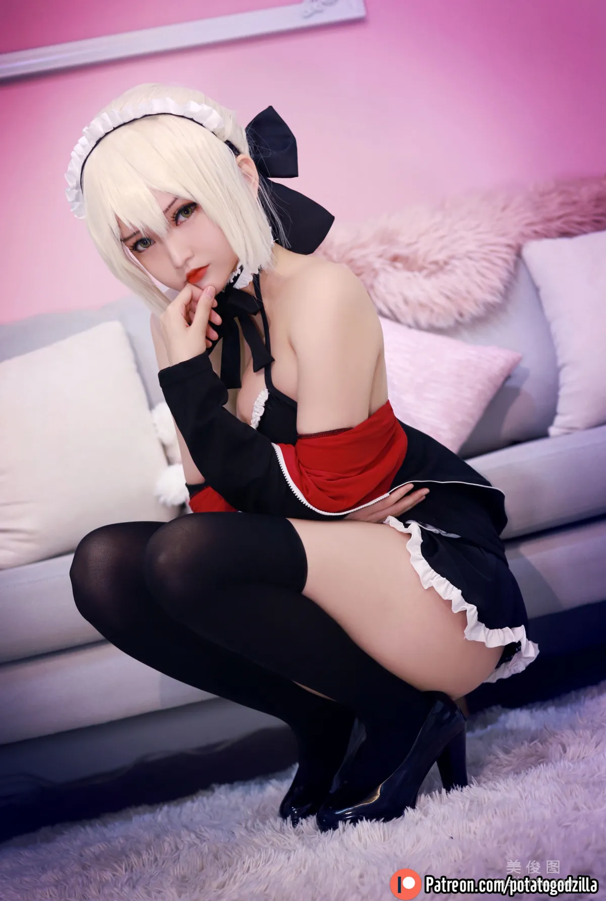 Coser小姐姐Potato Godzilla - Saber Alter Maid 套图16