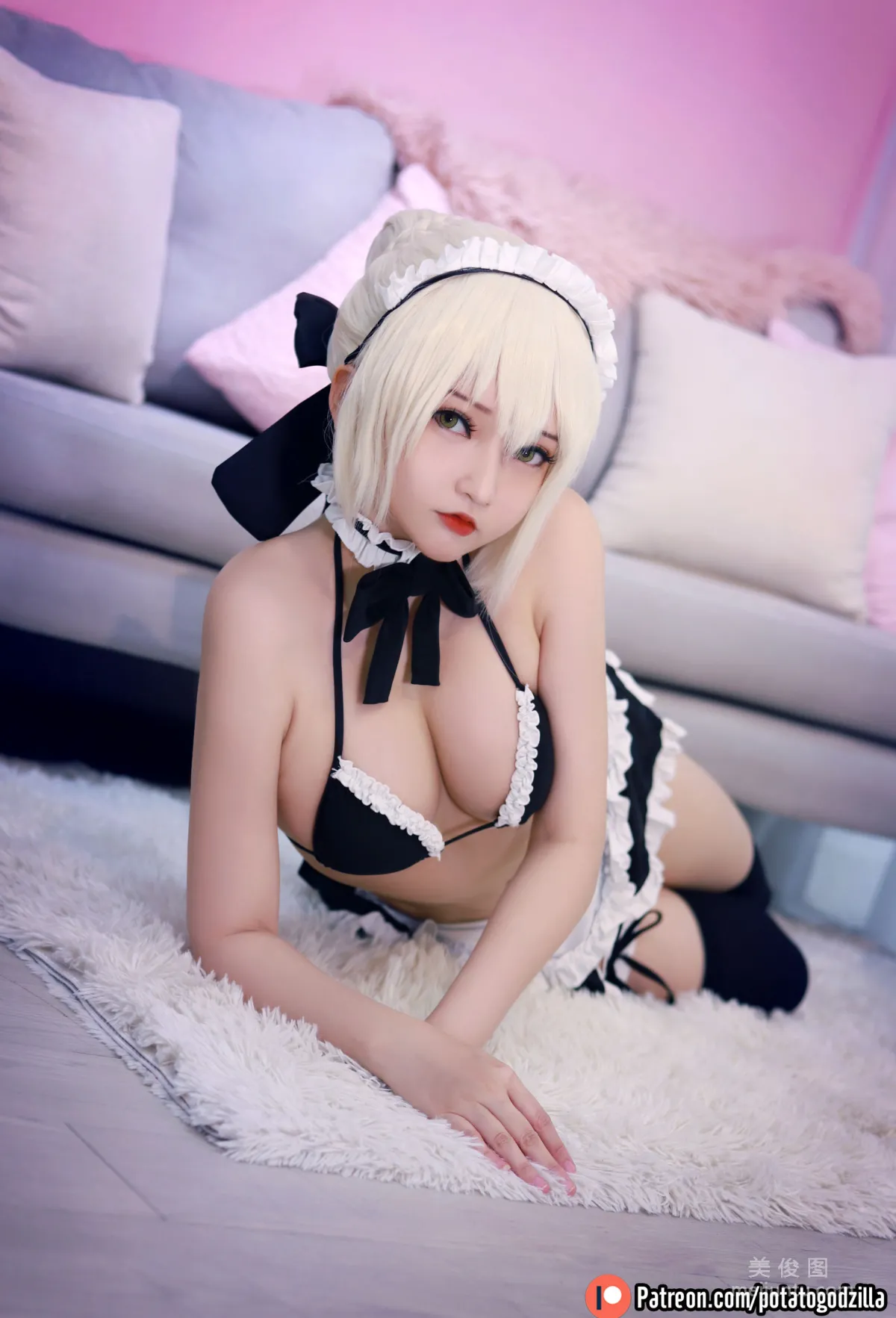 Coser小姐姐Potato Godzilla - Saber Alter Maid 套图25