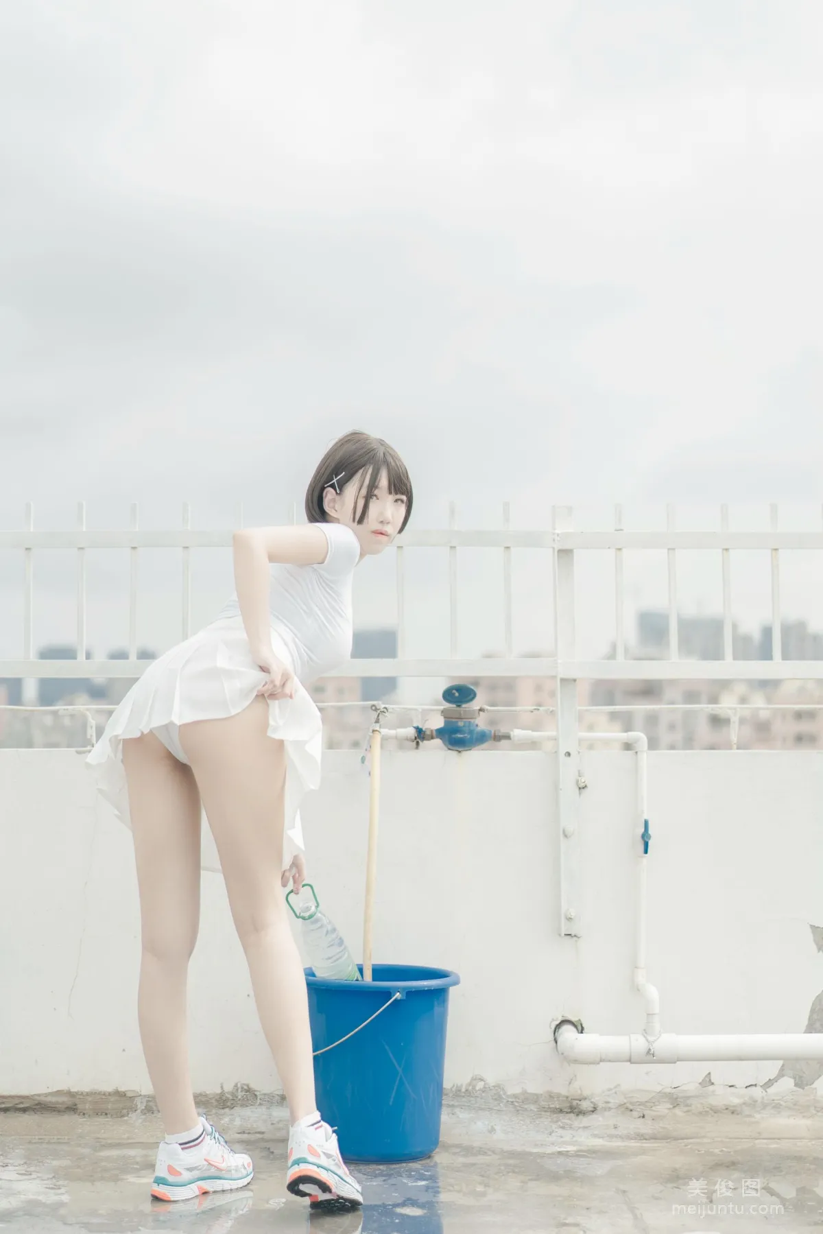 鬼马少女阿薰kaOri - 天台 套图31