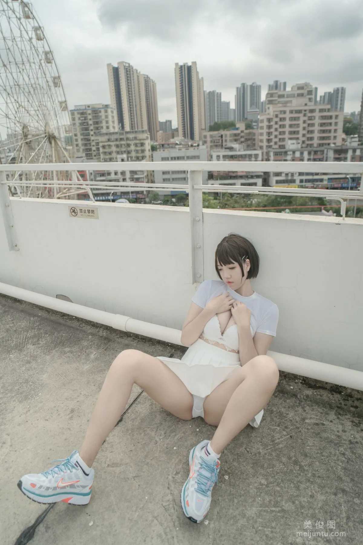 鬼马少女阿薰kaOri - 天台 套图28