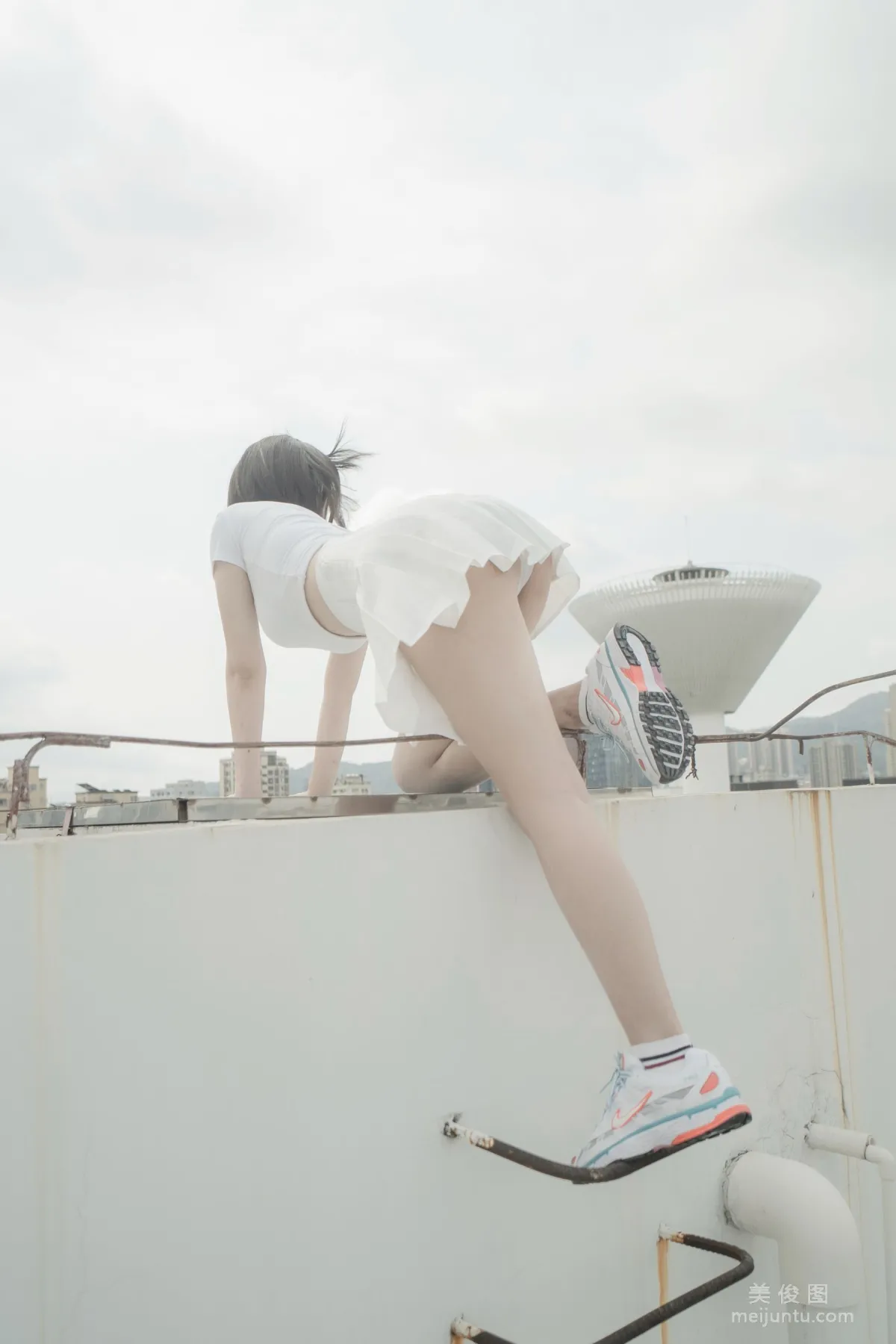 鬼马少女阿薰kaOri - 天台 套图57