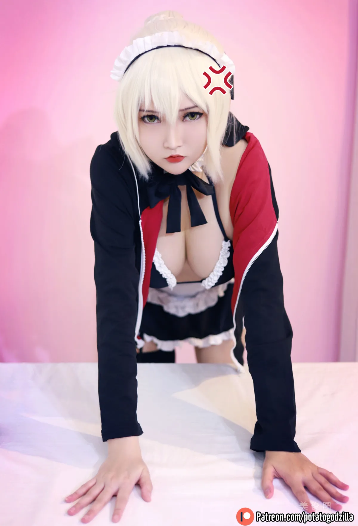 Coser小姐姐Potato Godzilla - Saber Alter Maid 套图5