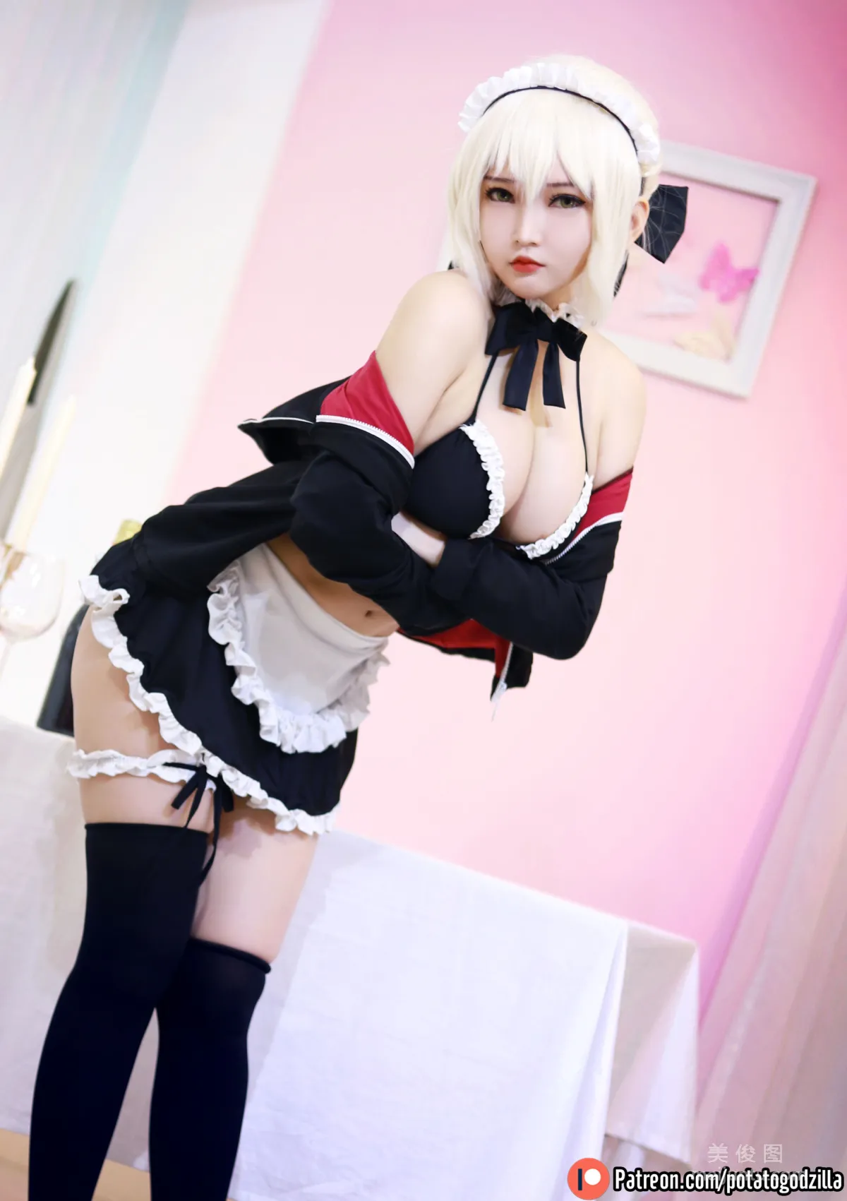 Coser小姐姐Potato Godzilla - Saber Alter Maid 套图11