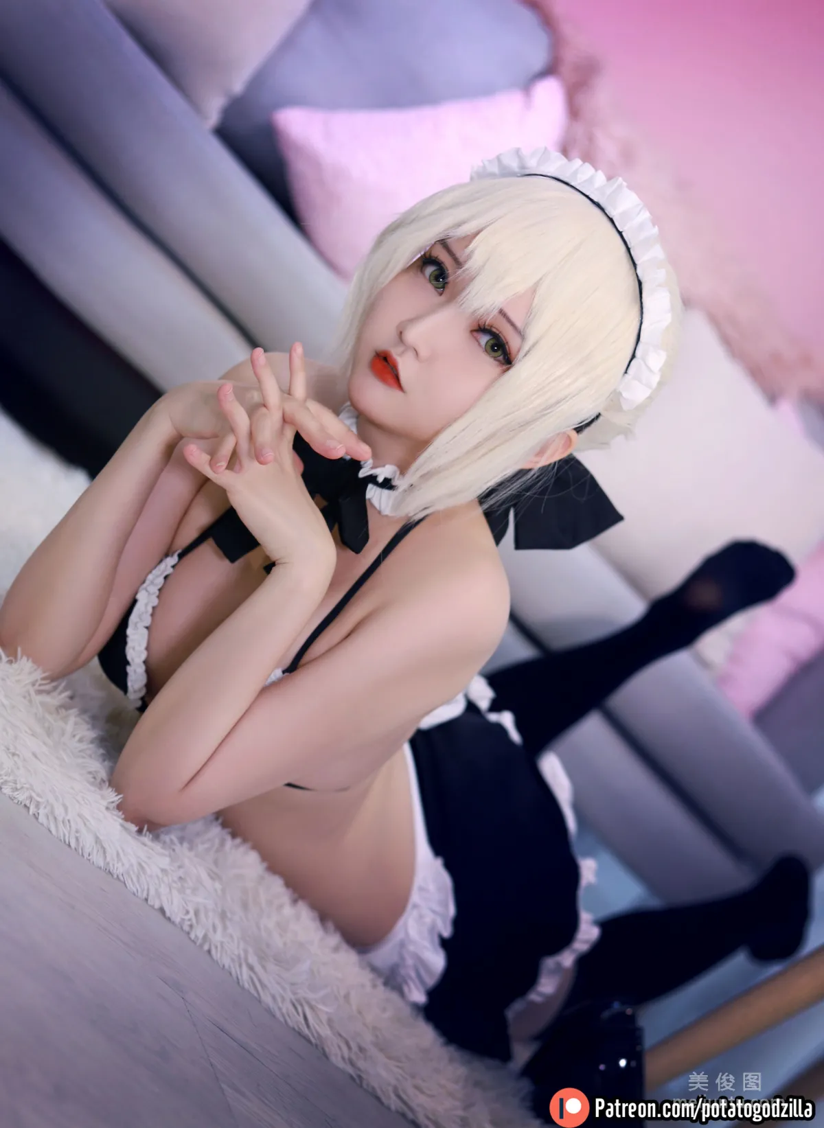 Coser小姐姐Potato Godzilla - Saber Alter Maid 套图27