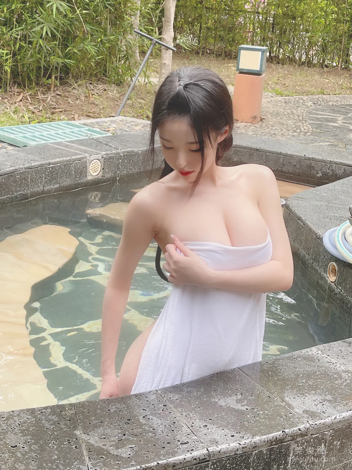 [COS福利] 尤物清水由乃 - 温泉浴巾18