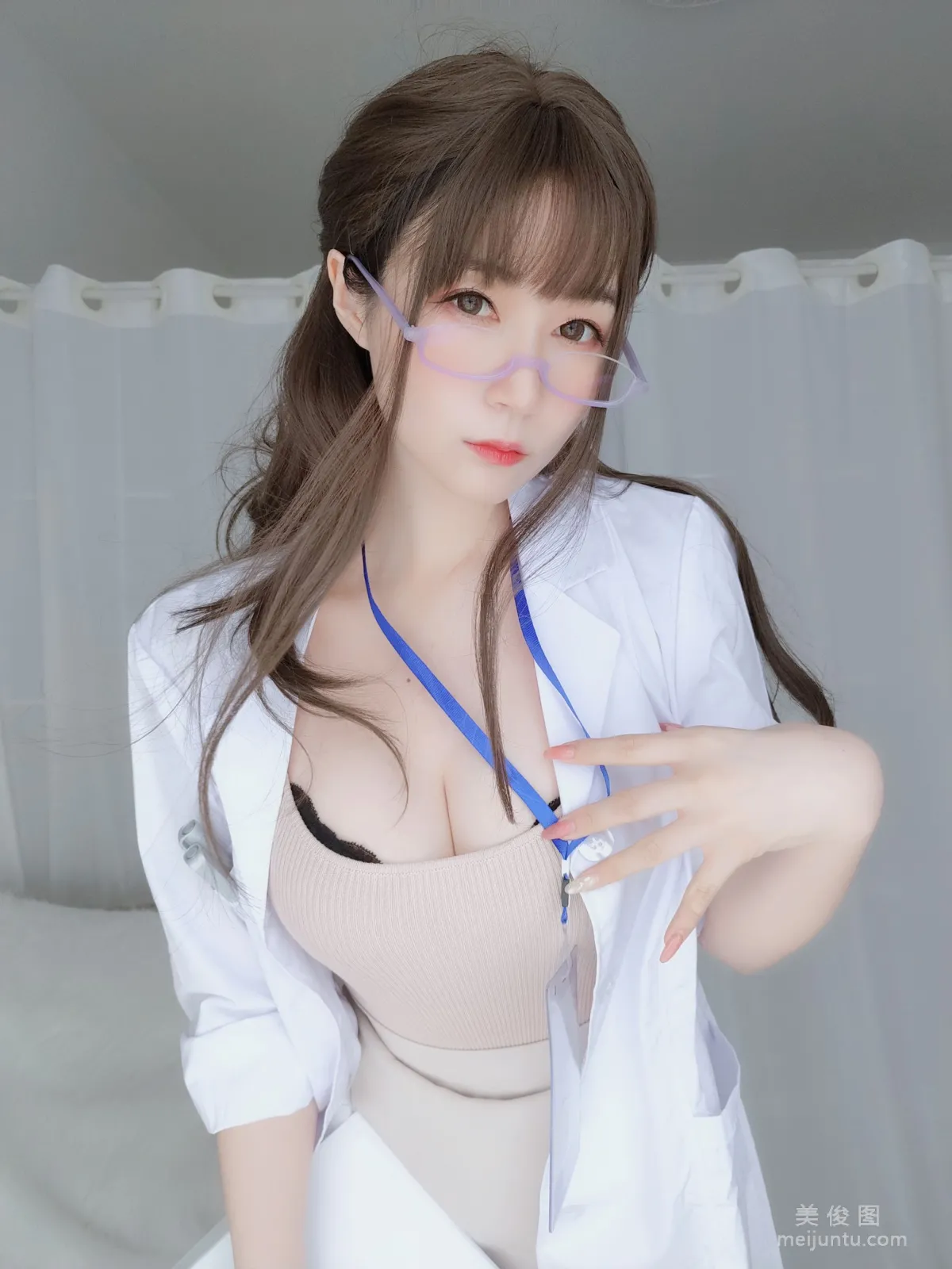 Coser小姐姐白银 - 私人医生 写真套图36