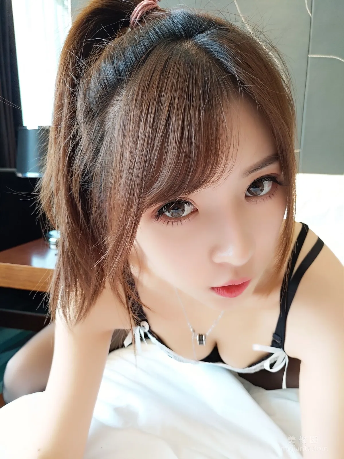 斗鱼主播小女巫露娜 - 黑色吊带裙 写真套图34