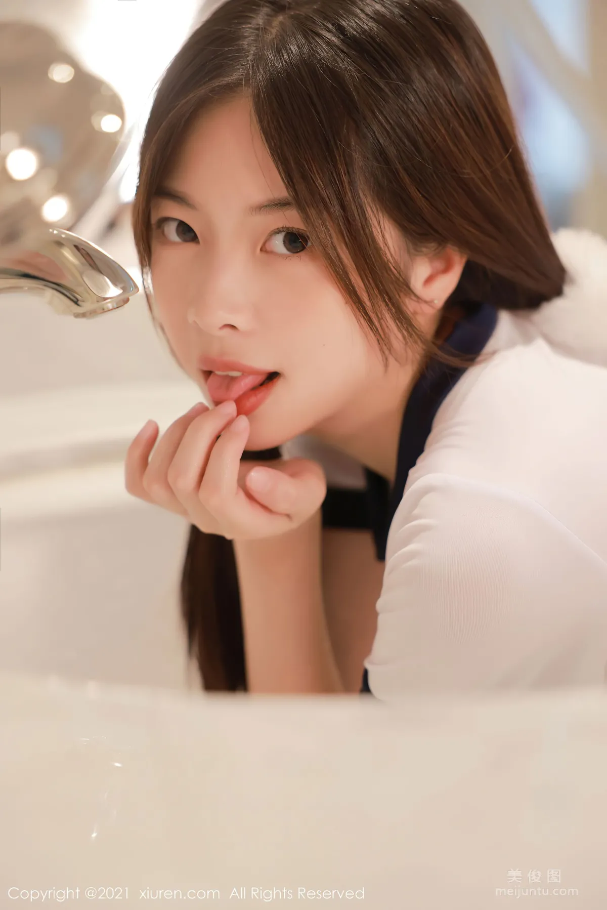 [秀人XiuRen] No.3758 明日花桃桃 - 日系服饰浴室系列系列43